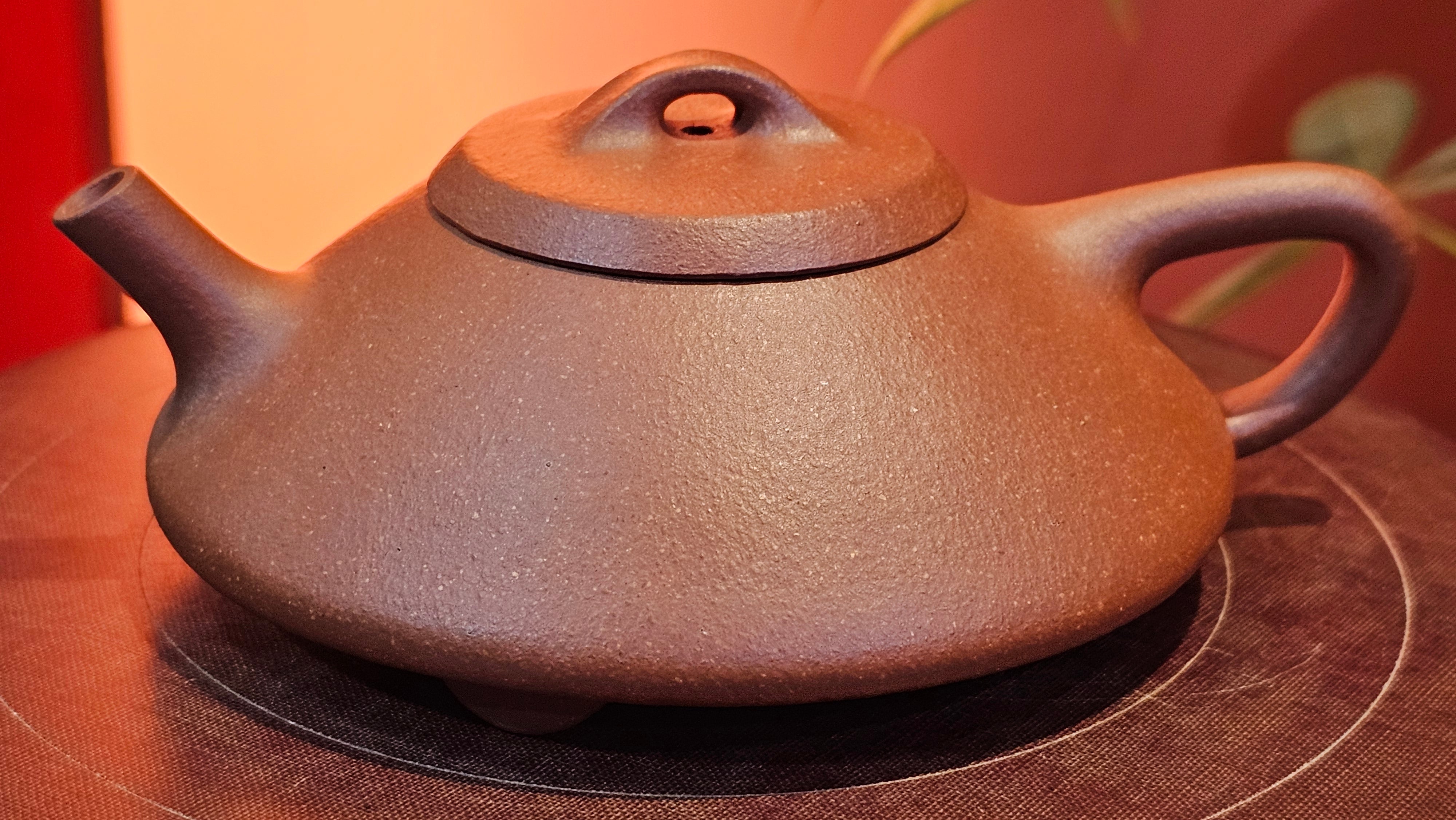 He Piao 合瓢, 155.9ml, Hong Jiang Po Ni 红降坡泥, by our Collaborative Craftsman Chen Gui Zhi 陈桂枝。(Red JiangPoNi is rarer than Yellow JiangPoNi, XiaoMeiYao ZhuNi & ZhaoZhuang ZhuNi) ~ Congratulations to Ms L., 0733hrs 30th May 2025, Katy, TX.