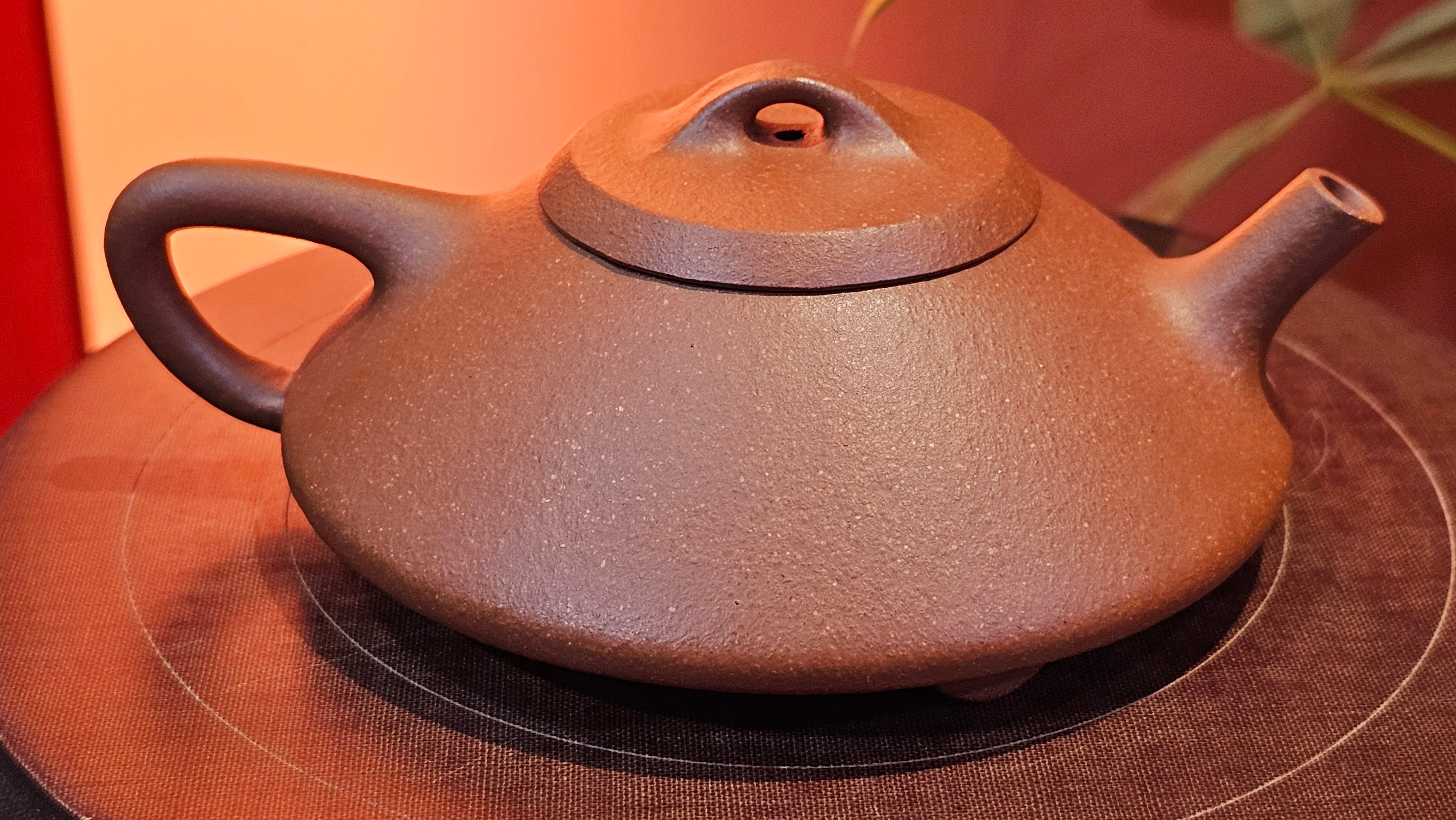 He Piao 合瓢, 155.9ml, Hong Jiang Po Ni 红降坡泥, by our Collaborative Craftsman Chen Gui Zhi 陈桂枝。(Red JiangPoNi is rarer than Yellow JiangPoNi, XiaoMeiYao ZhuNi & ZhaoZhuang ZhuNi) ~ Congratulations to Ms L., 0733hrs 30th May 2025, Katy, TX.