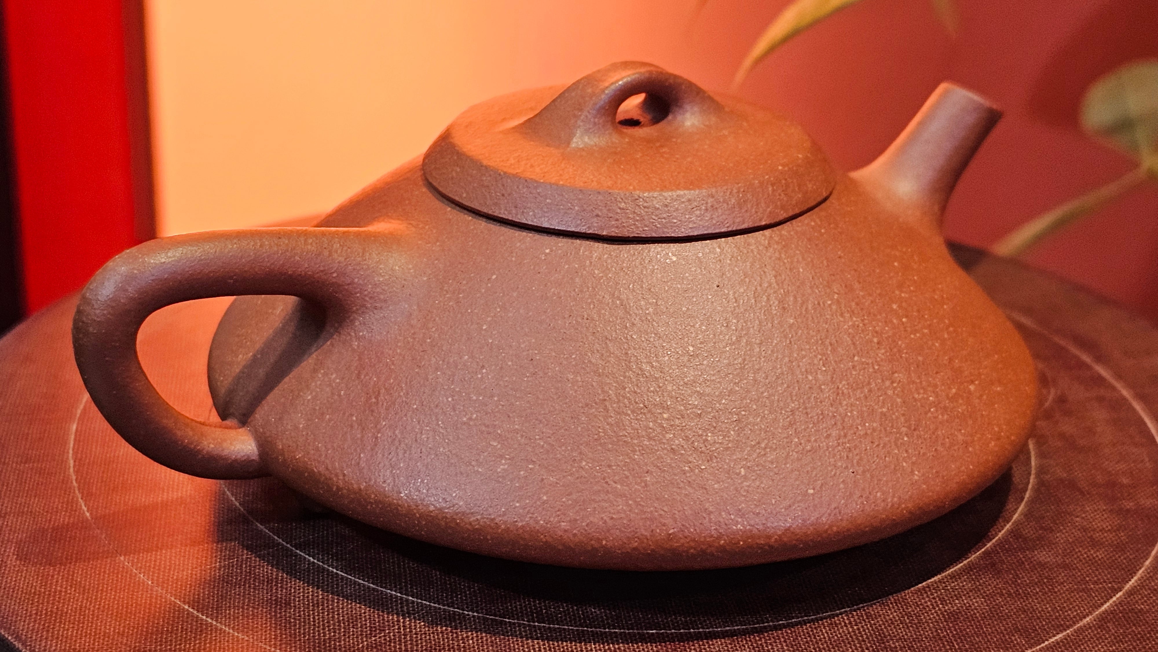 He Piao 合瓢, 155.9ml, Hong Jiang Po Ni 红降坡泥, by our Collaborative Craftsman Chen Gui Zhi 陈桂枝。(Red JiangPoNi is rarer than Yellow JiangPoNi, XiaoMeiYao ZhuNi & ZhaoZhuang ZhuNi) ~ Congratulations to Ms L., 0733hrs 30th May 2025, Katy, TX.