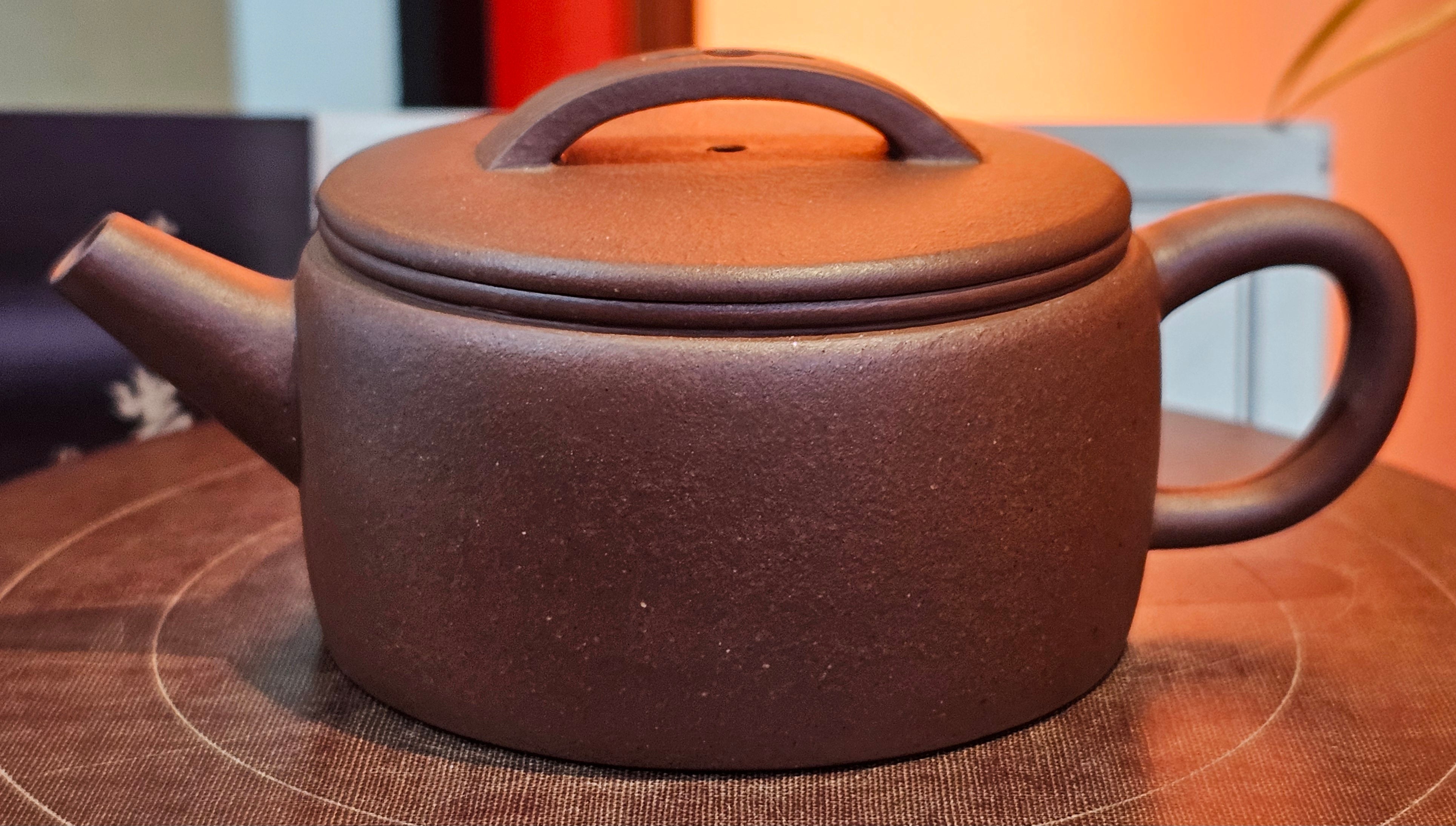 Han Wa 汉瓦, 143.3ml!  Small Volume ~ Low-Slung, Broad Han Wa!  Di Cao Qing Zi Ni 底槽青紫泥, by Craftsman Gu Xiao Ming 顾小明 ~ Congratulations to Ms C.B., 1921hrs 31st May 2025, Kaneohe, HI.