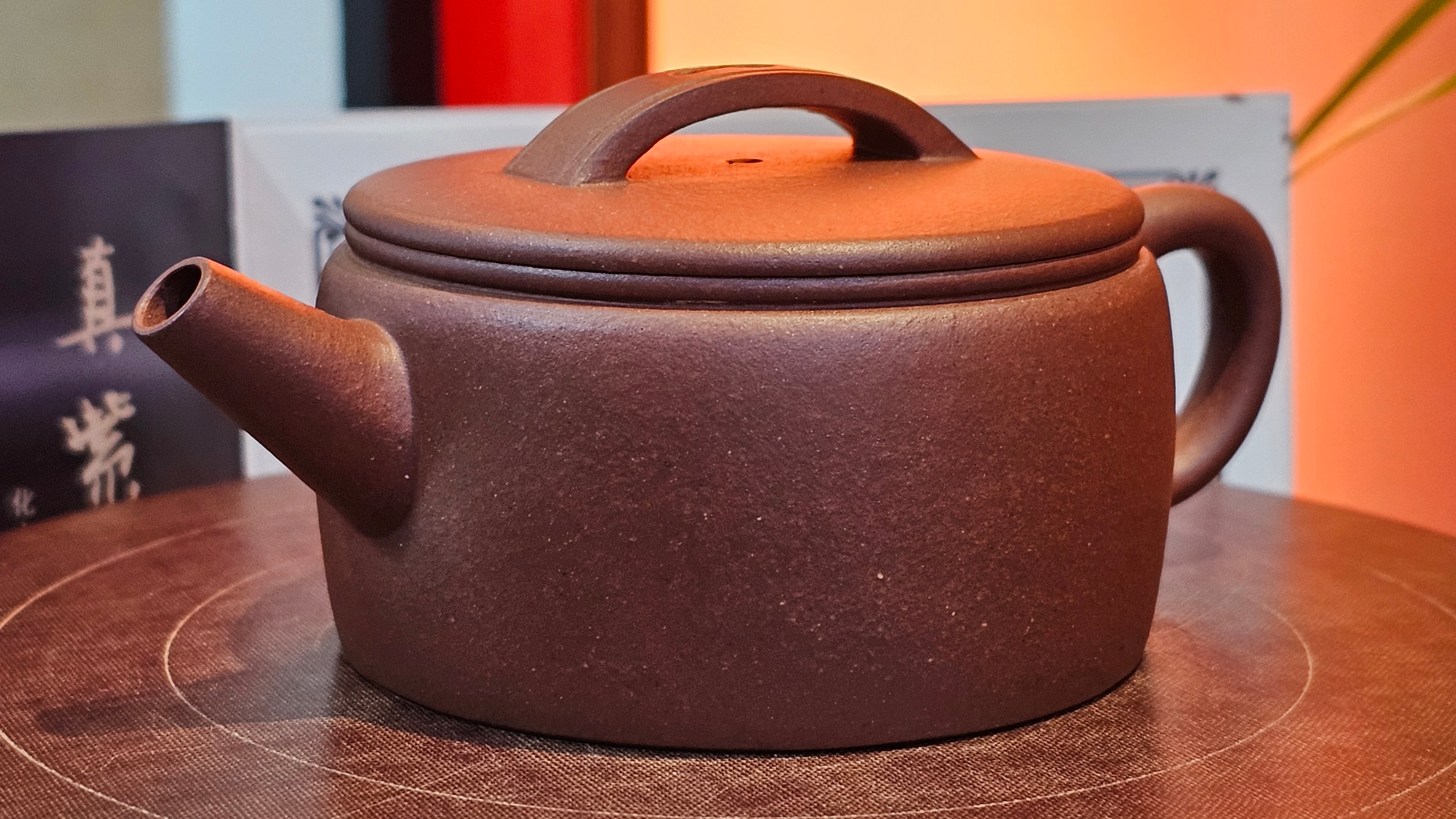 Han Wa 汉瓦, 143.3ml!  Small Volume ~ Low-Slung, Broad Han Wa!  Di Cao Qing Zi Ni 底槽青紫泥, by Craftsman Gu Xiao Ming 顾小明 ~ Congratulations to Ms C.B., 1921hrs 31st May 2025, Kaneohe, HI.