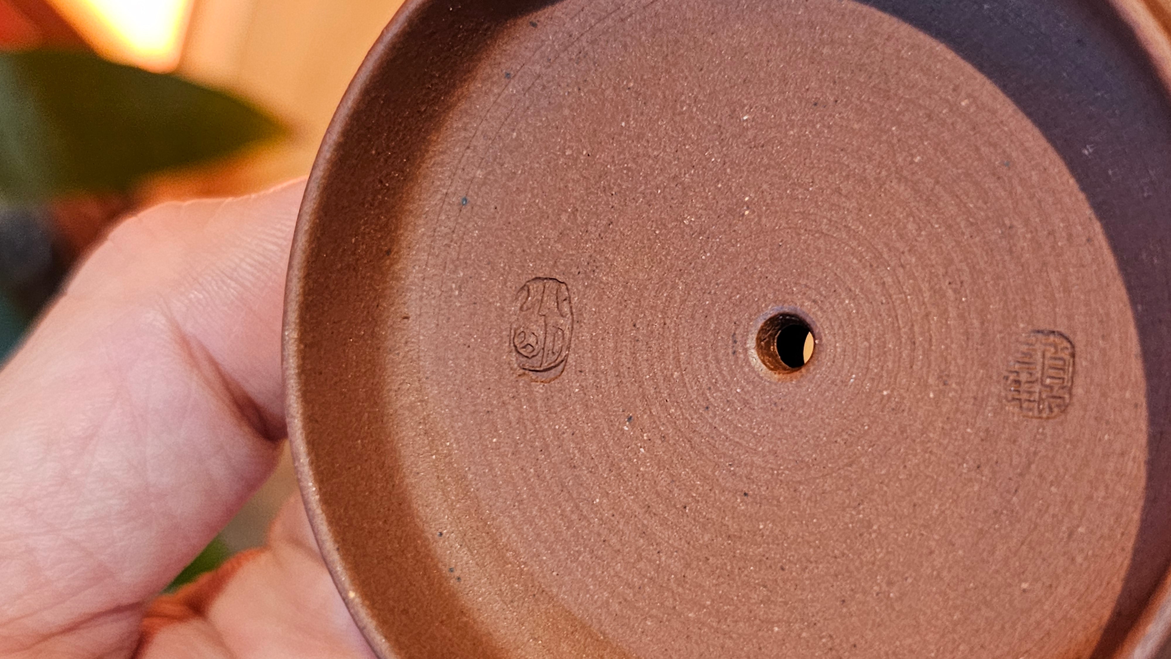 Han Wa 汉瓦, 143.3ml!  Small Volume ~ Low-Slung, Broad Han Wa!  Di Cao Qing Zi Ni 底槽青紫泥, by Craftsman Gu Xiao Ming 顾小明 ~ Congratulations to Ms C.B., 1921hrs 31st May 2025, Kaneohe, HI.