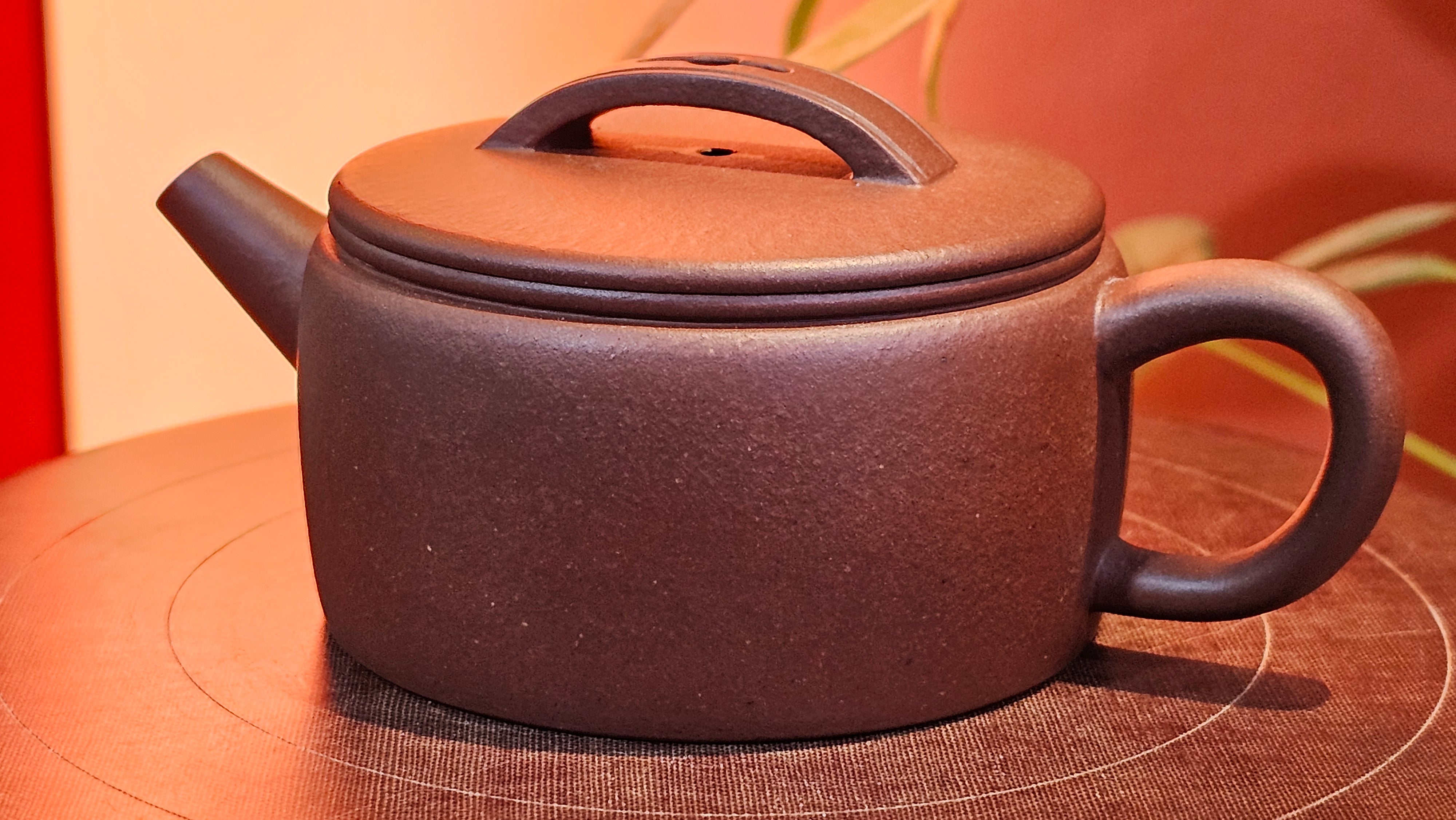 Han Wa 汉瓦, 143.3ml!  Small Volume ~ Low-Slung, Broad Han Wa!  Di Cao Qing Zi Ni 底槽青紫泥, by Craftsman Gu Xiao Ming 顾小明 ~ Congratulations to Ms C.B., 1921hrs 31st May 2025, Kaneohe, HI.