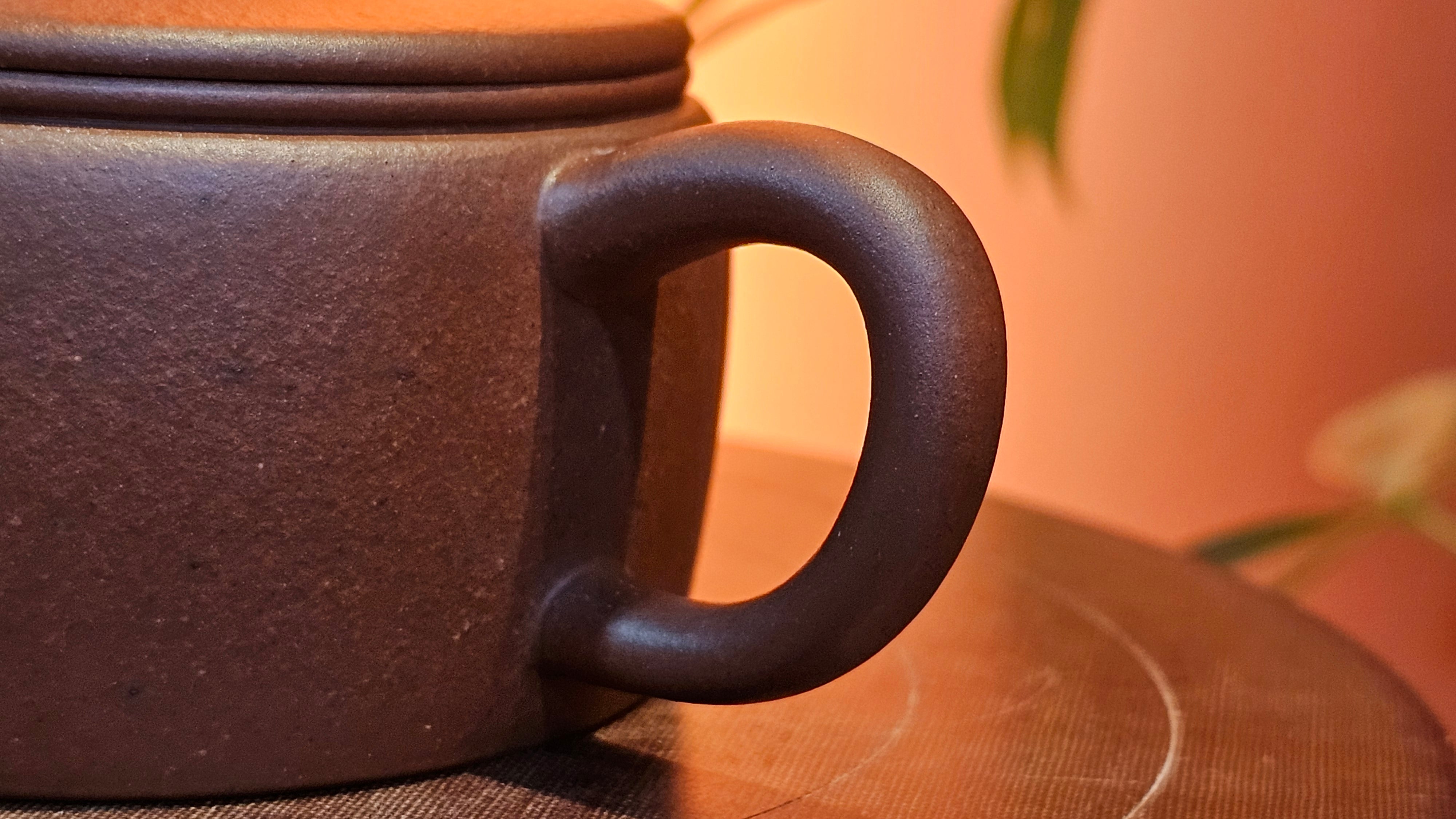 Han Wa 汉瓦, 143.3ml!  Small Volume ~ Low-Slung, Broad Han Wa!  Di Cao Qing Zi Ni 底槽青紫泥, by Craftsman Gu Xiao Ming 顾小明 ~ Congratulations to Ms C.B., 1921hrs 31st May 2025, Kaneohe, HI.