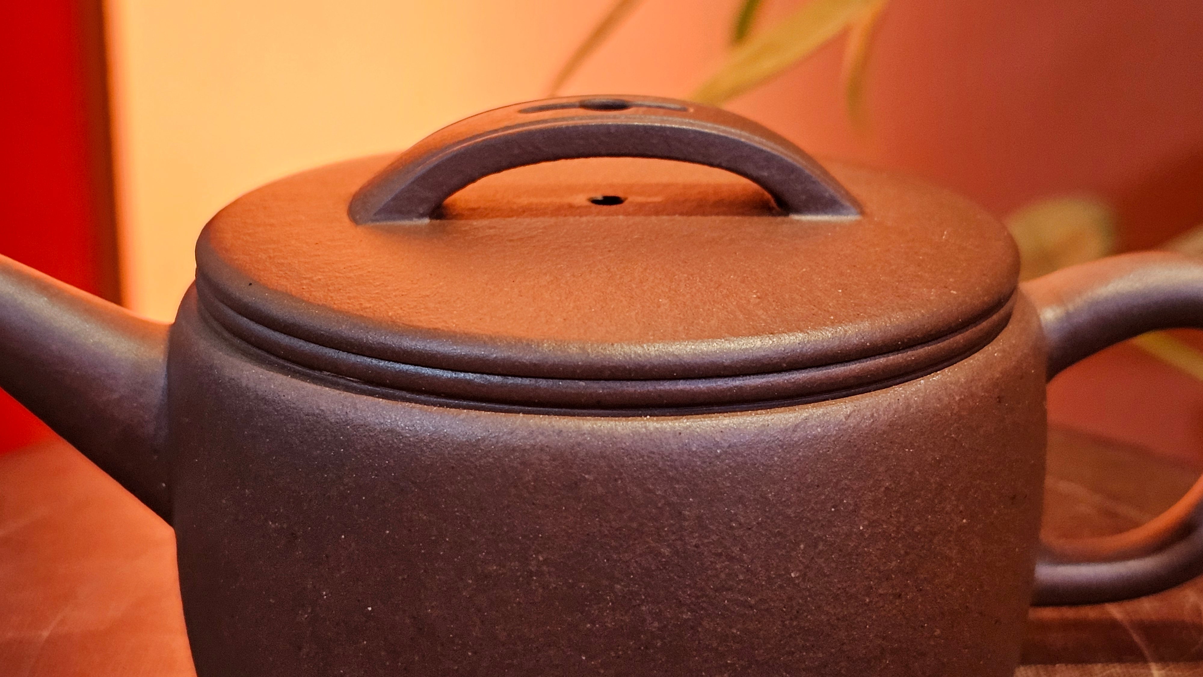 Han Wa 汉瓦, 143.3ml!  Small Volume ~ Low-Slung, Broad Han Wa!  Di Cao Qing Zi Ni 底槽青紫泥, by Craftsman Gu Xiao Ming 顾小明 ~ Congratulations to Ms C.B., 1921hrs 31st May 2025, Kaneohe, HI.