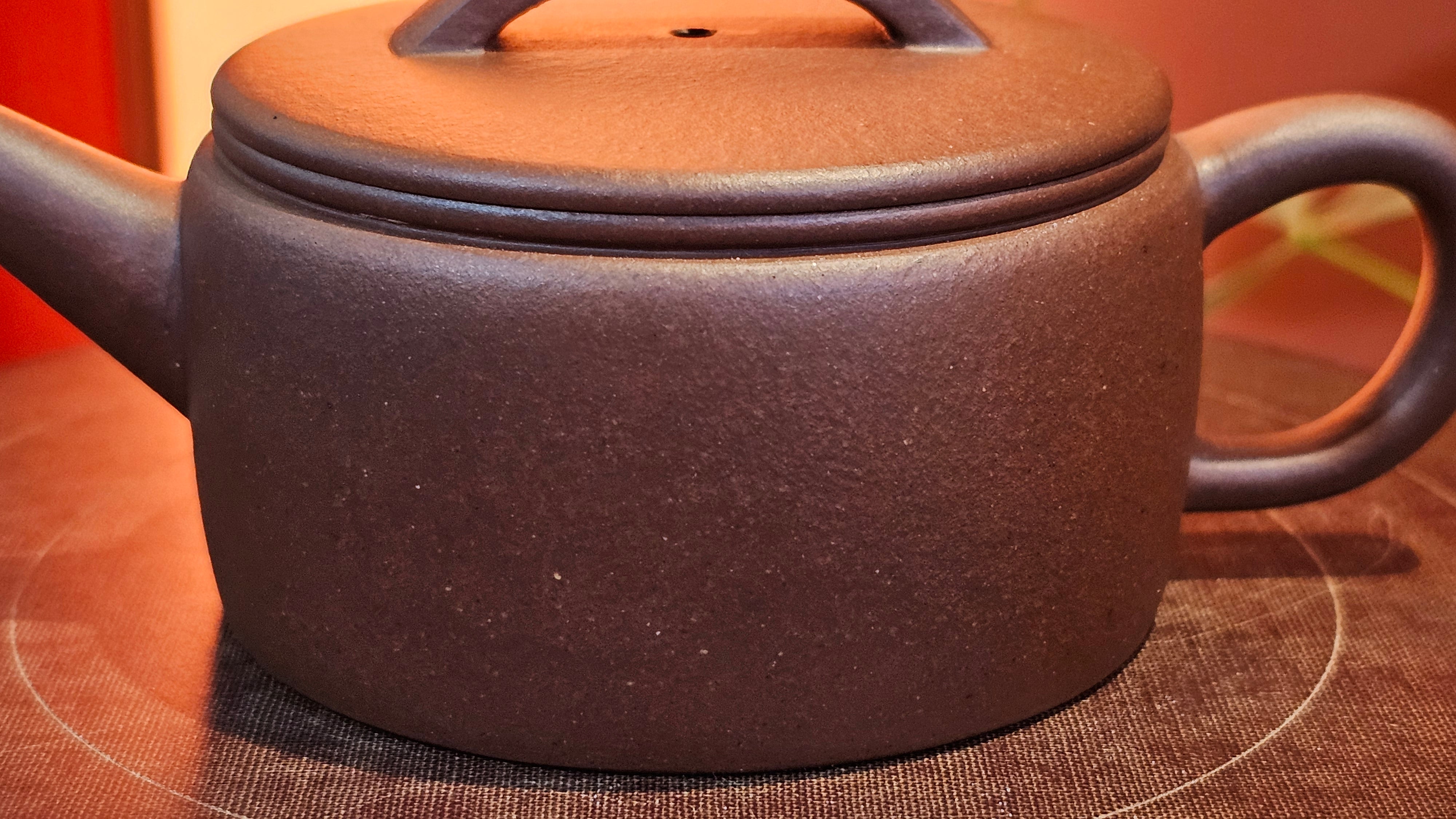 Han Wa 汉瓦, 143.3ml!  Small Volume ~ Low-Slung, Broad Han Wa!  Di Cao Qing Zi Ni 底槽青紫泥, by Craftsman Gu Xiao Ming 顾小明 ~ Congratulations to Ms C.B., 1921hrs 31st May 2025, Kaneohe, HI.