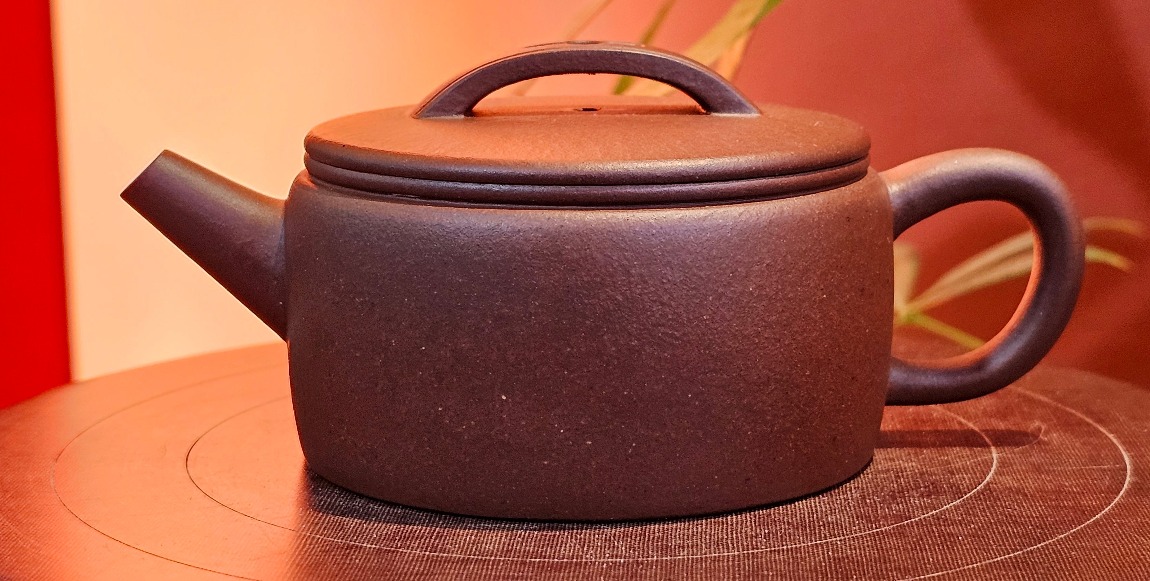 Han Wa 汉瓦, 143.3ml!  Small Volume ~ Low-Slung, Broad Han Wa!  Di Cao Qing Zi Ni 底槽青紫泥, by Craftsman Gu Xiao Ming 顾小明 ~ Congratulations to Ms C.B., 1921hrs 31st May 2025, Kaneohe, HI.