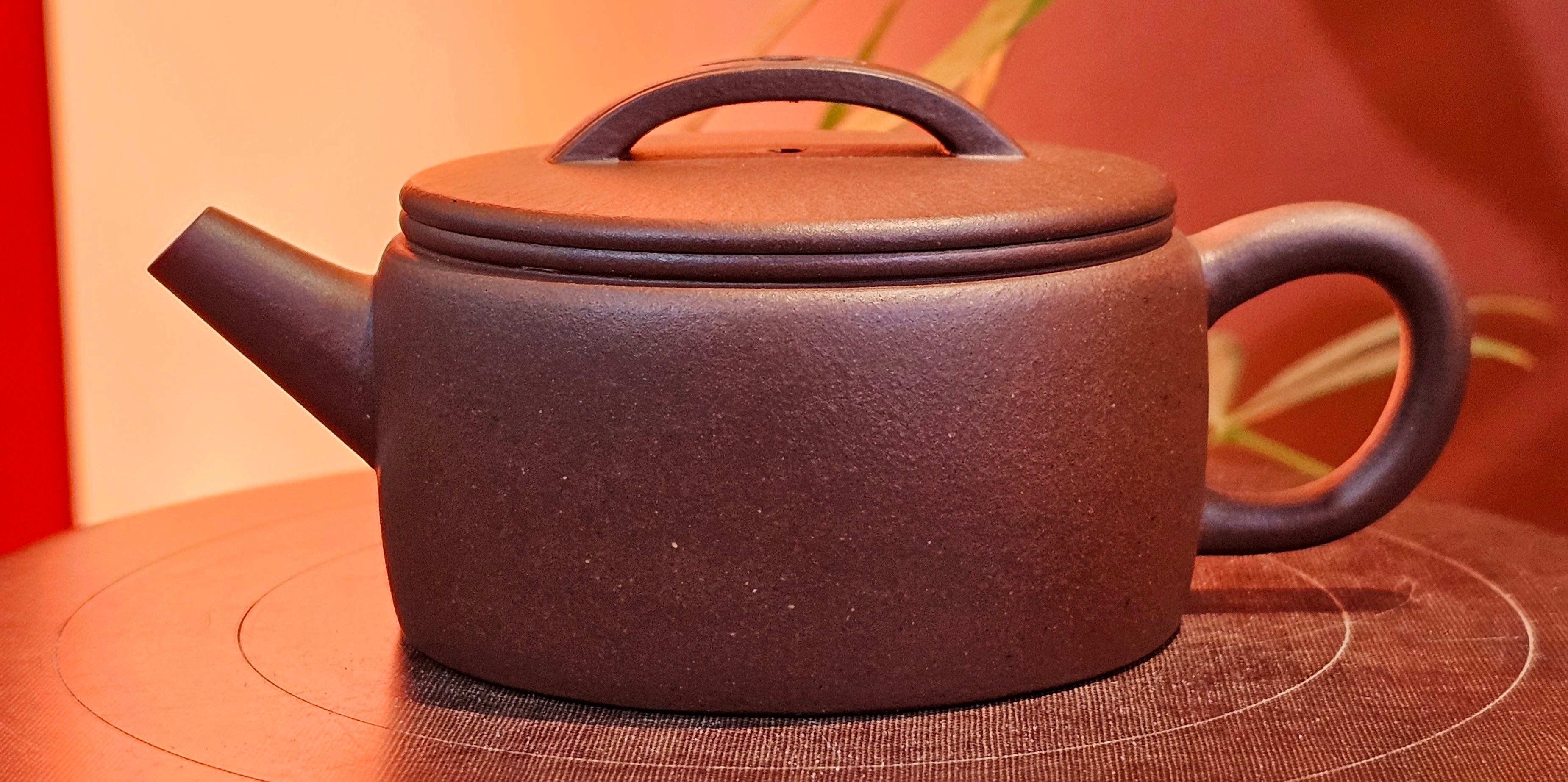 Han Wa 汉瓦, 143.3ml!  Small Volume ~ Low-Slung, Broad Han Wa!  Di Cao Qing Zi Ni 底槽青紫泥, by Craftsman Gu Xiao Ming 顾小明 ~ Congratulations to Ms C.B., 1921hrs 31st May 2025, Kaneohe, HI.