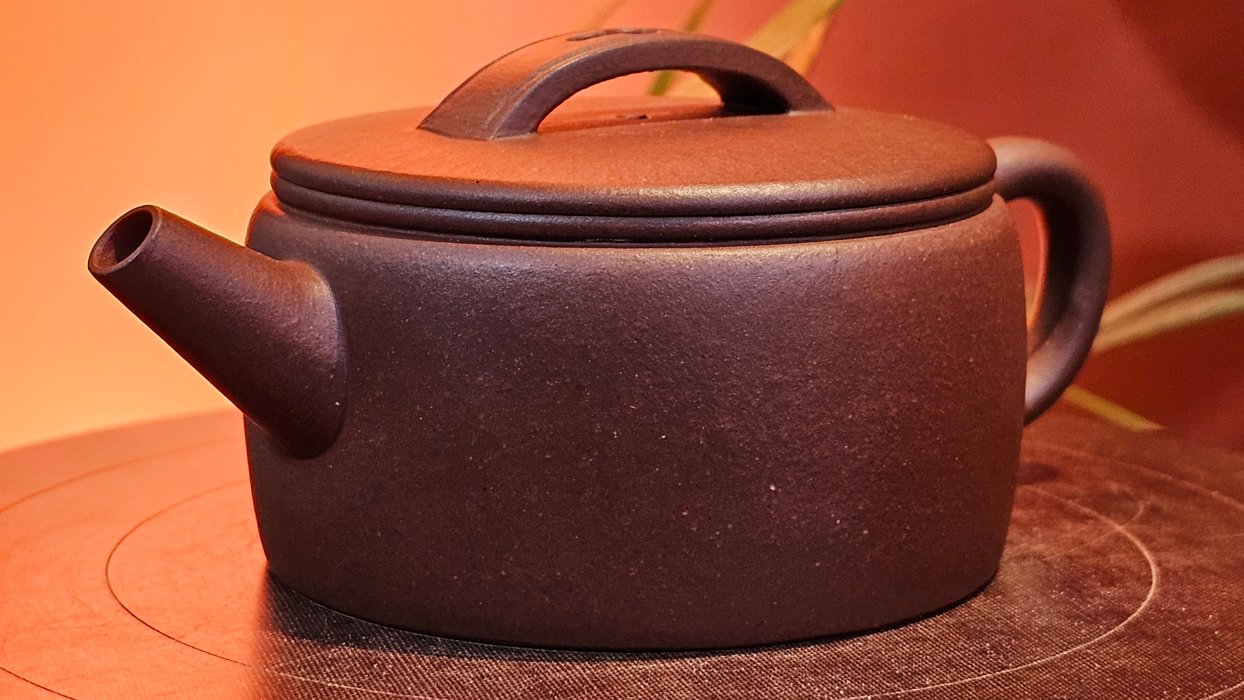 Han Wa 汉瓦, 143.3ml!  Small Volume ~ Low-Slung, Broad Han Wa!  Di Cao Qing Zi Ni 底槽青紫泥, by Craftsman Gu Xiao Ming 顾小明 ~ Congratulations to Ms C.B., 1921hrs 31st May 2025, Kaneohe, HI.