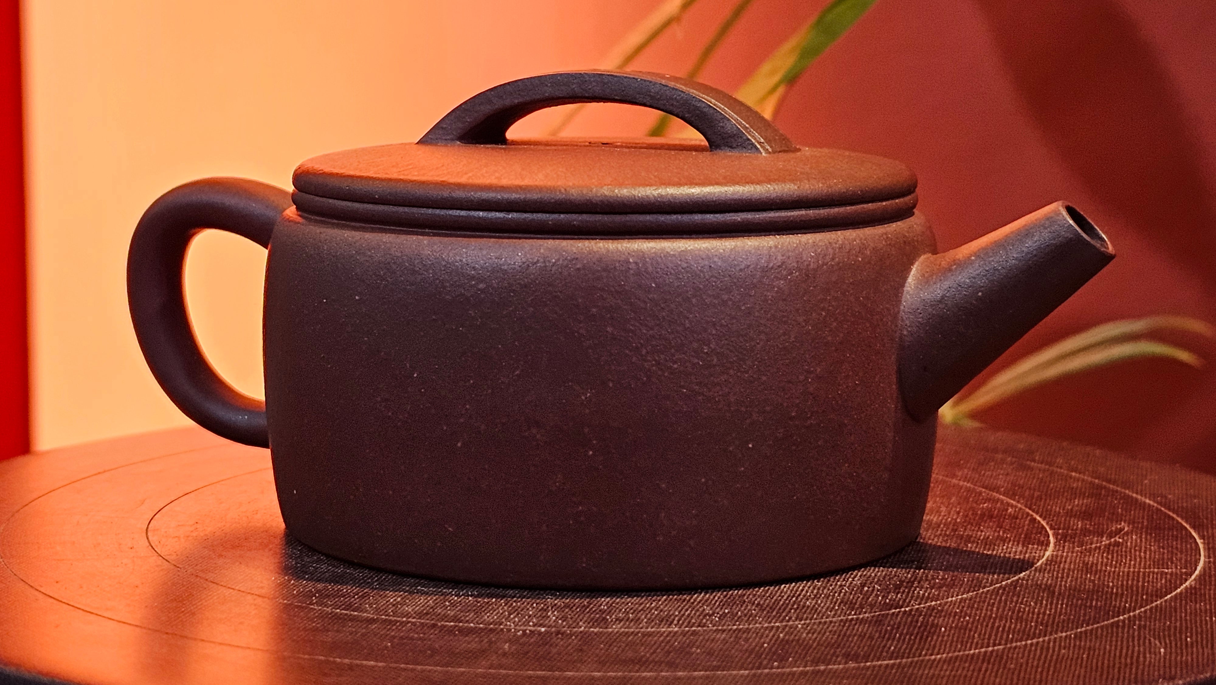 Han Wa 汉瓦, 143.3ml!  Small Volume ~ Low-Slung, Broad Han Wa!  Di Cao Qing Zi Ni 底槽青紫泥, by Craftsman Gu Xiao Ming 顾小明 ~ Congratulations to Ms C.B., 1921hrs 31st May 2025, Kaneohe, HI.