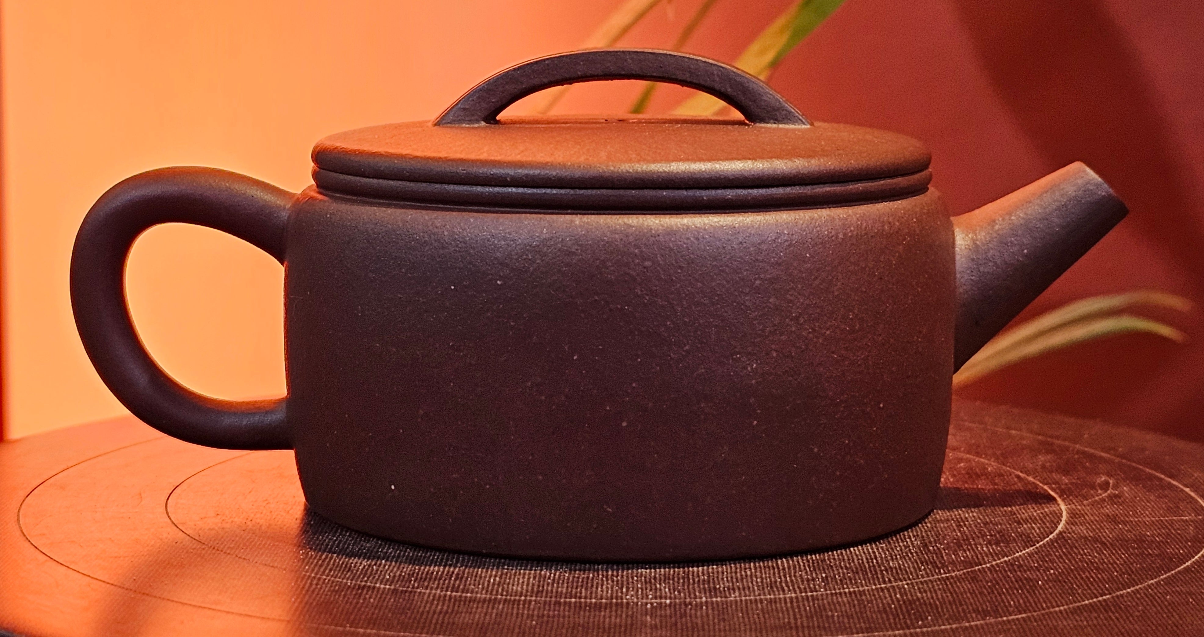 Han Wa 汉瓦, 143.3ml!  Small Volume ~ Low-Slung, Broad Han Wa!  Di Cao Qing Zi Ni 底槽青紫泥, by Craftsman Gu Xiao Ming 顾小明 ~ Congratulations to Ms C.B., 1921hrs 31st May 2025, Kaneohe, HI.