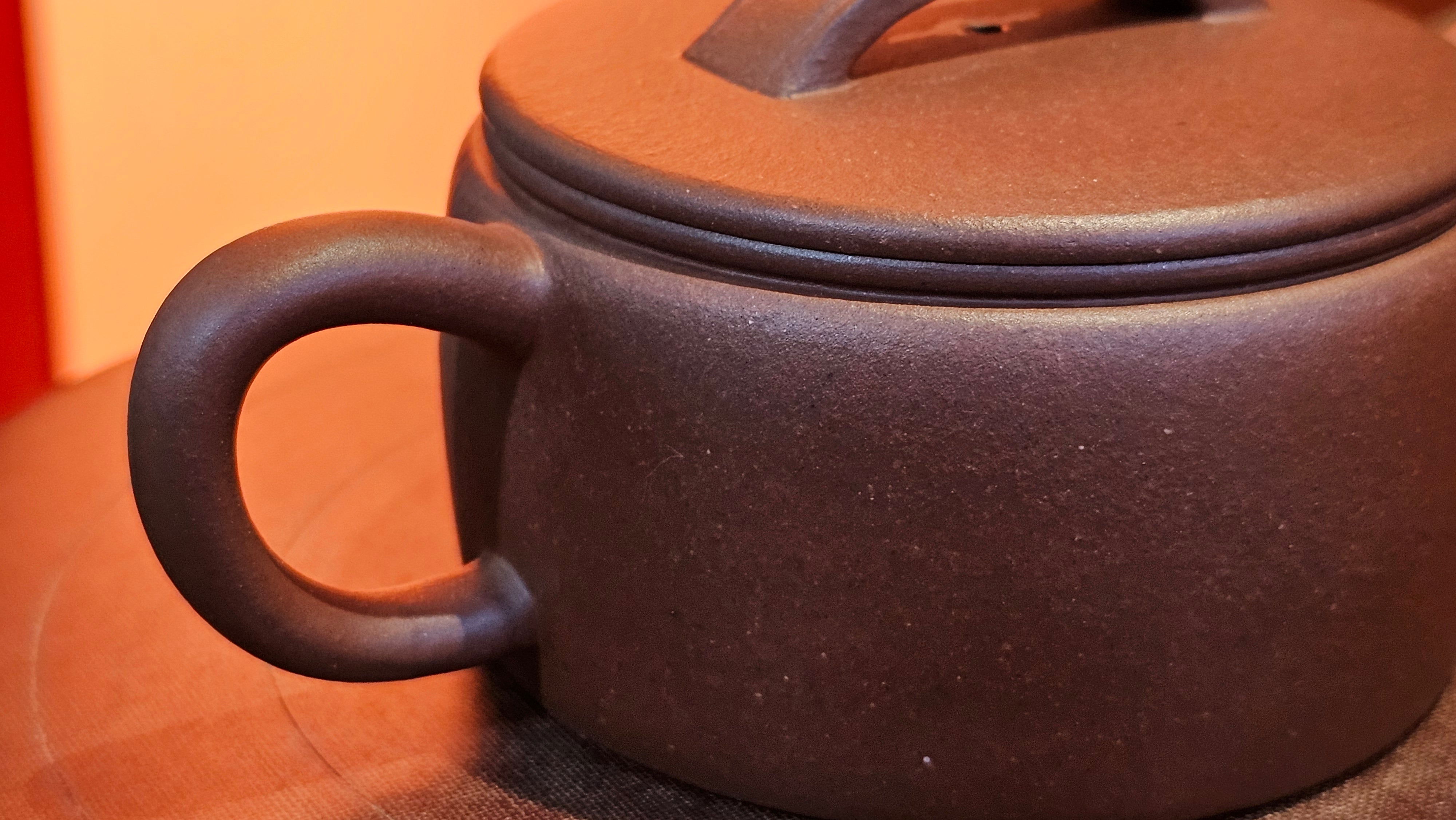 Han Wa 汉瓦, 143.3ml!  Small Volume ~ Low-Slung, Broad Han Wa!  Di Cao Qing Zi Ni 底槽青紫泥, by Craftsman Gu Xiao Ming 顾小明 ~ Congratulations to Ms C.B., 1921hrs 31st May 2025, Kaneohe, HI.