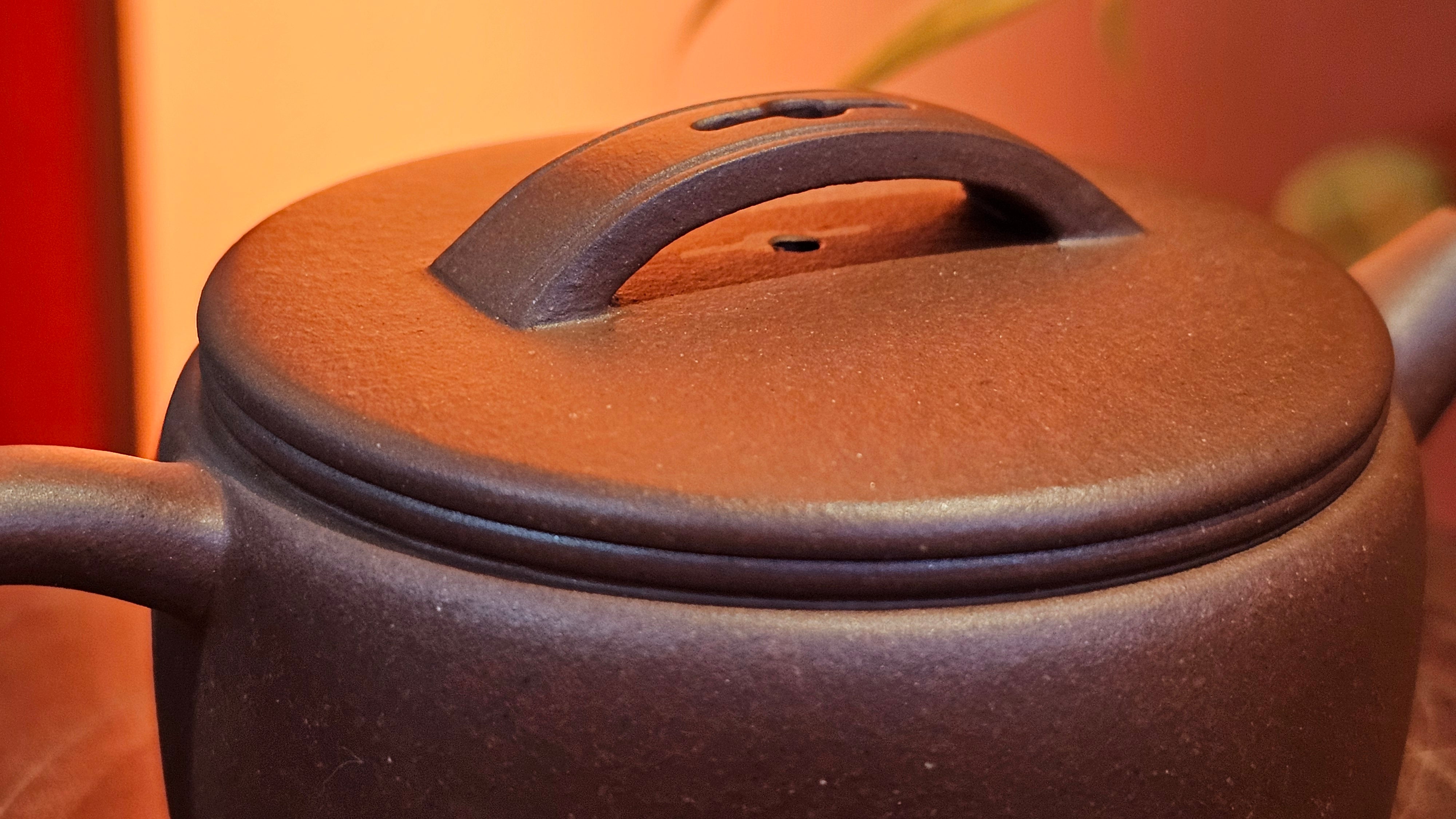 Han Wa 汉瓦, 143.3ml!  Small Volume ~ Low-Slung, Broad Han Wa!  Di Cao Qing Zi Ni 底槽青紫泥, by Craftsman Gu Xiao Ming 顾小明 ~ Congratulations to Ms C.B., 1921hrs 31st May 2025, Kaneohe, HI.