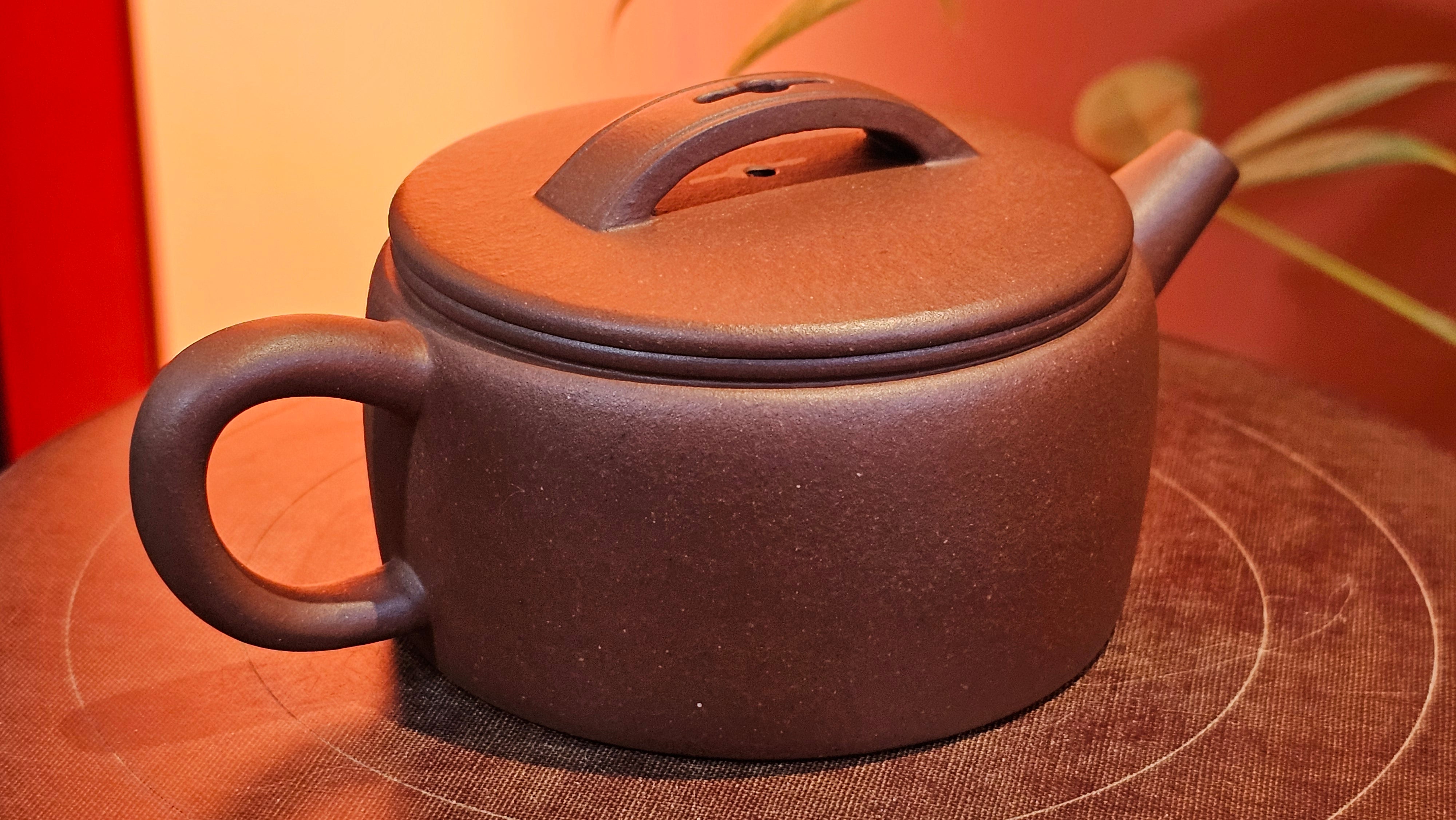 Han Wa 汉瓦, 143.3ml!  Small Volume ~ Low-Slung, Broad Han Wa!  Di Cao Qing Zi Ni 底槽青紫泥, by Craftsman Gu Xiao Ming 顾小明 ~ Congratulations to Ms C.B., 1921hrs 31st May 2025, Kaneohe, HI.