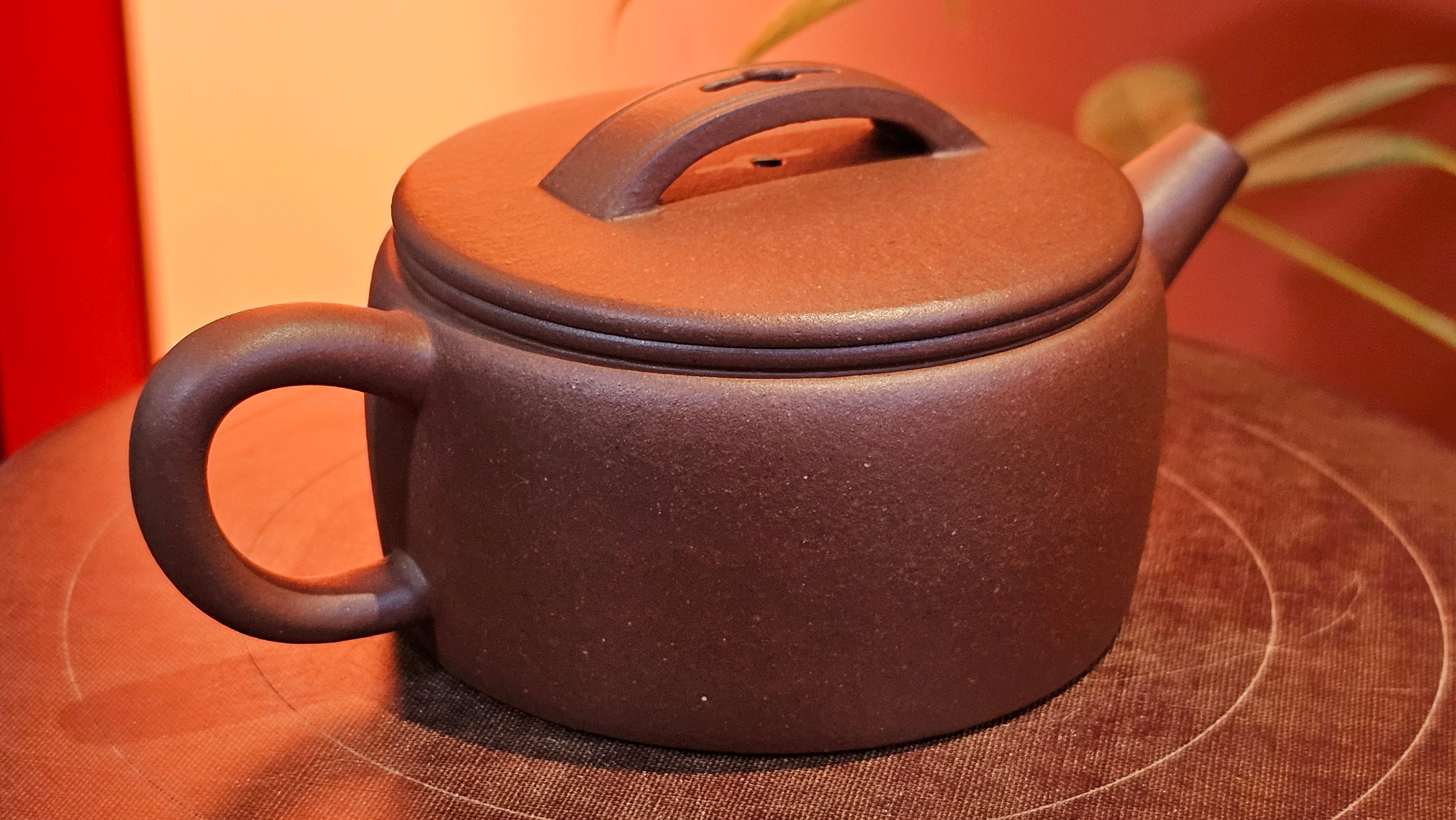 Han Wa 汉瓦, 143.3ml!  Small Volume ~ Low-Slung, Broad Han Wa!  Di Cao Qing Zi Ni 底槽青紫泥, by Craftsman Gu Xiao Ming 顾小明 ~ Congratulations to Ms C.B., 1921hrs 31st May 2025, Kaneohe, HI.