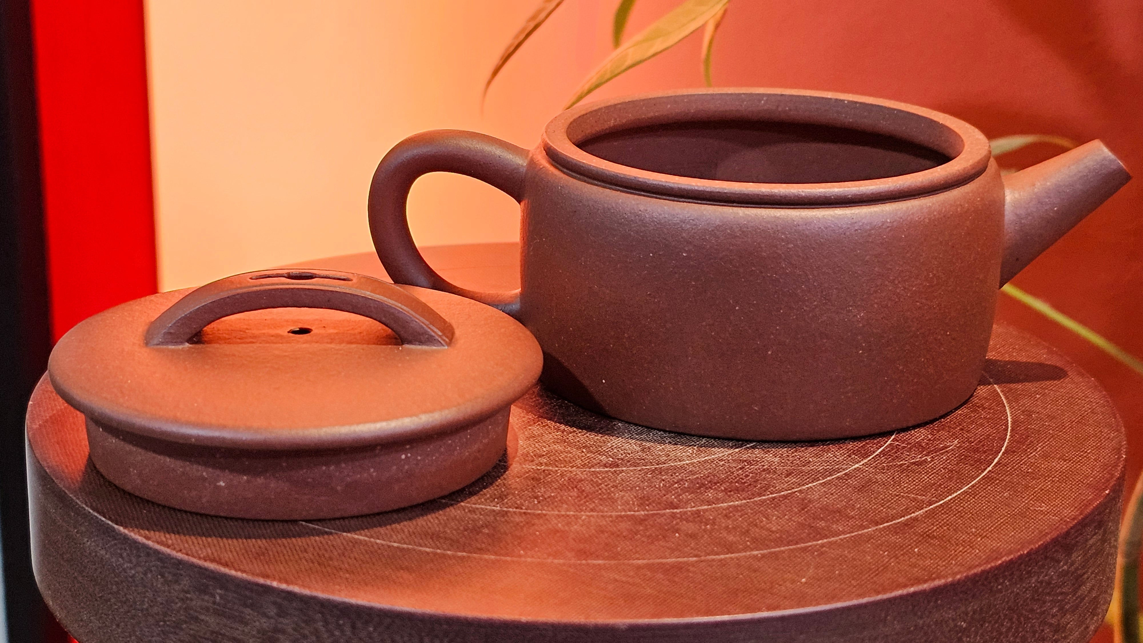 Han Wa 汉瓦, 143.3ml!  Small Volume ~ Low-Slung, Broad Han Wa!  Di Cao Qing Zi Ni 底槽青紫泥, by Craftsman Gu Xiao Ming 顾小明 ~ Congratulations to Ms C.B., 1921hrs 31st May 2025, Kaneohe, HI.