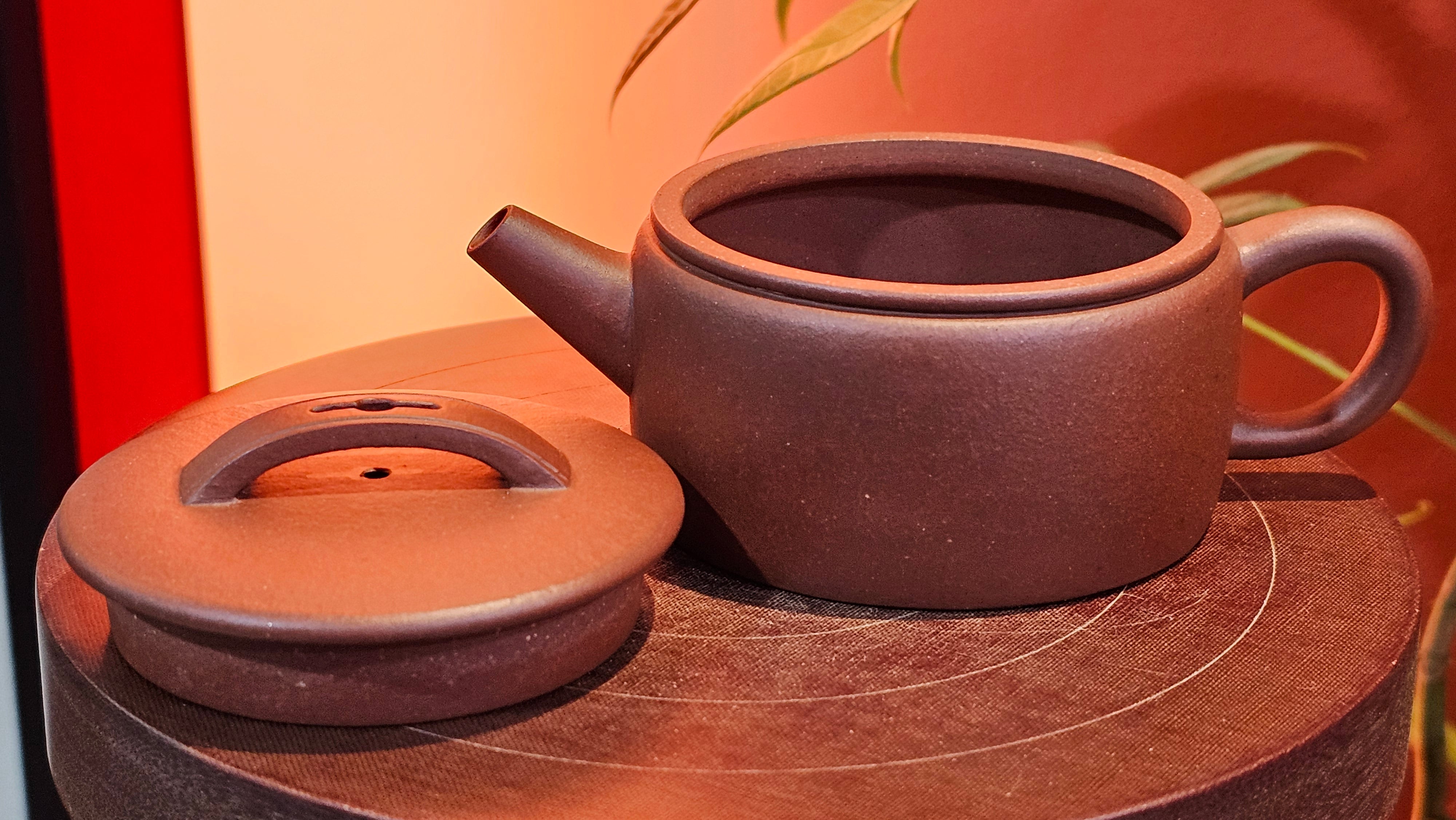 Han Wa 汉瓦, 143.3ml!  Small Volume ~ Low-Slung, Broad Han Wa!  Di Cao Qing Zi Ni 底槽青紫泥, by Craftsman Gu Xiao Ming 顾小明 ~ Congratulations to Ms C.B., 1921hrs 31st May 2025, Kaneohe, HI.