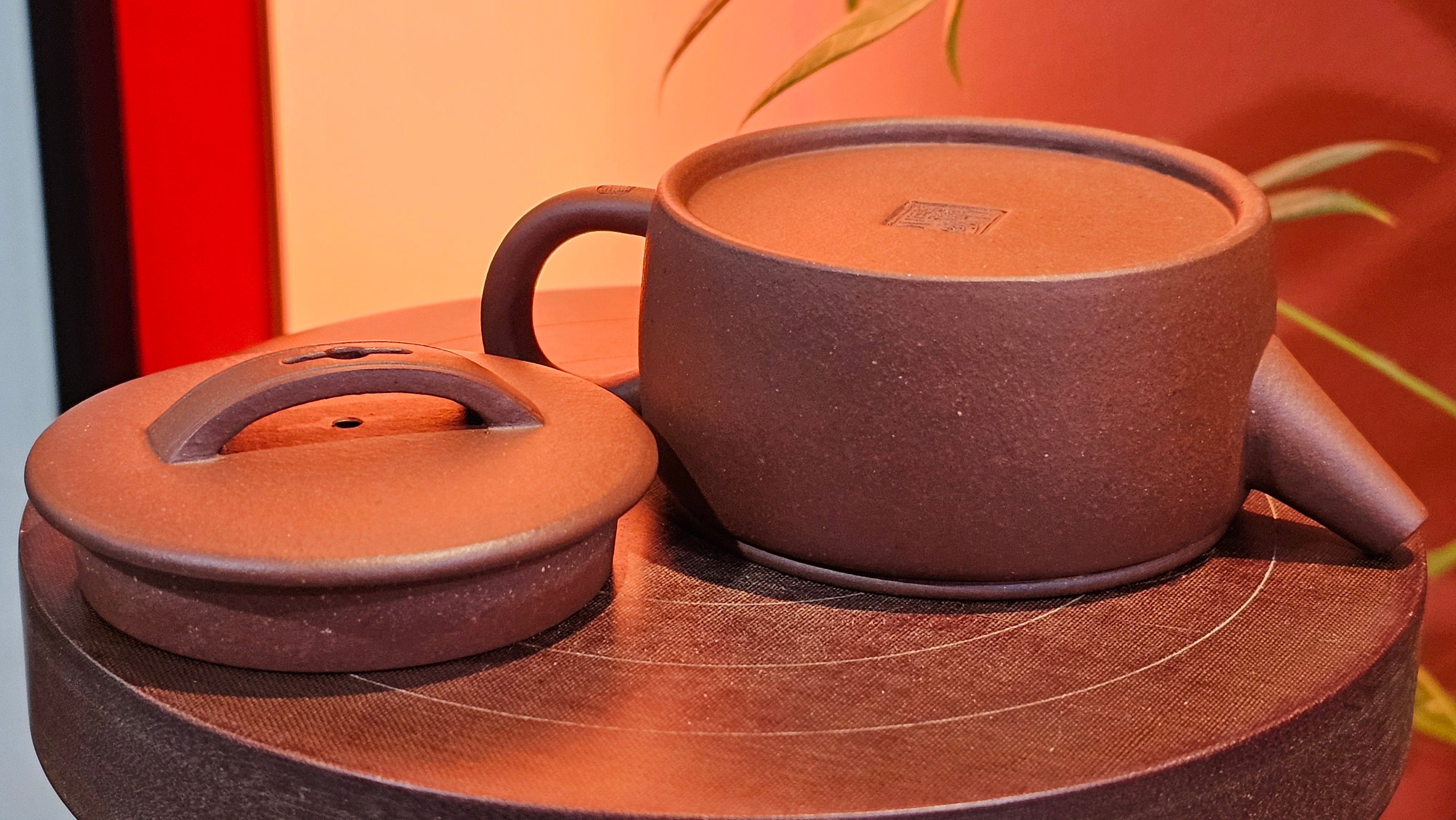 Han Wa 汉瓦, 143.3ml!  Small Volume ~ Low-Slung, Broad Han Wa!  Di Cao Qing Zi Ni 底槽青紫泥, by Craftsman Gu Xiao Ming 顾小明 ~ Congratulations to Ms C.B., 1921hrs 31st May 2025, Kaneohe, HI.