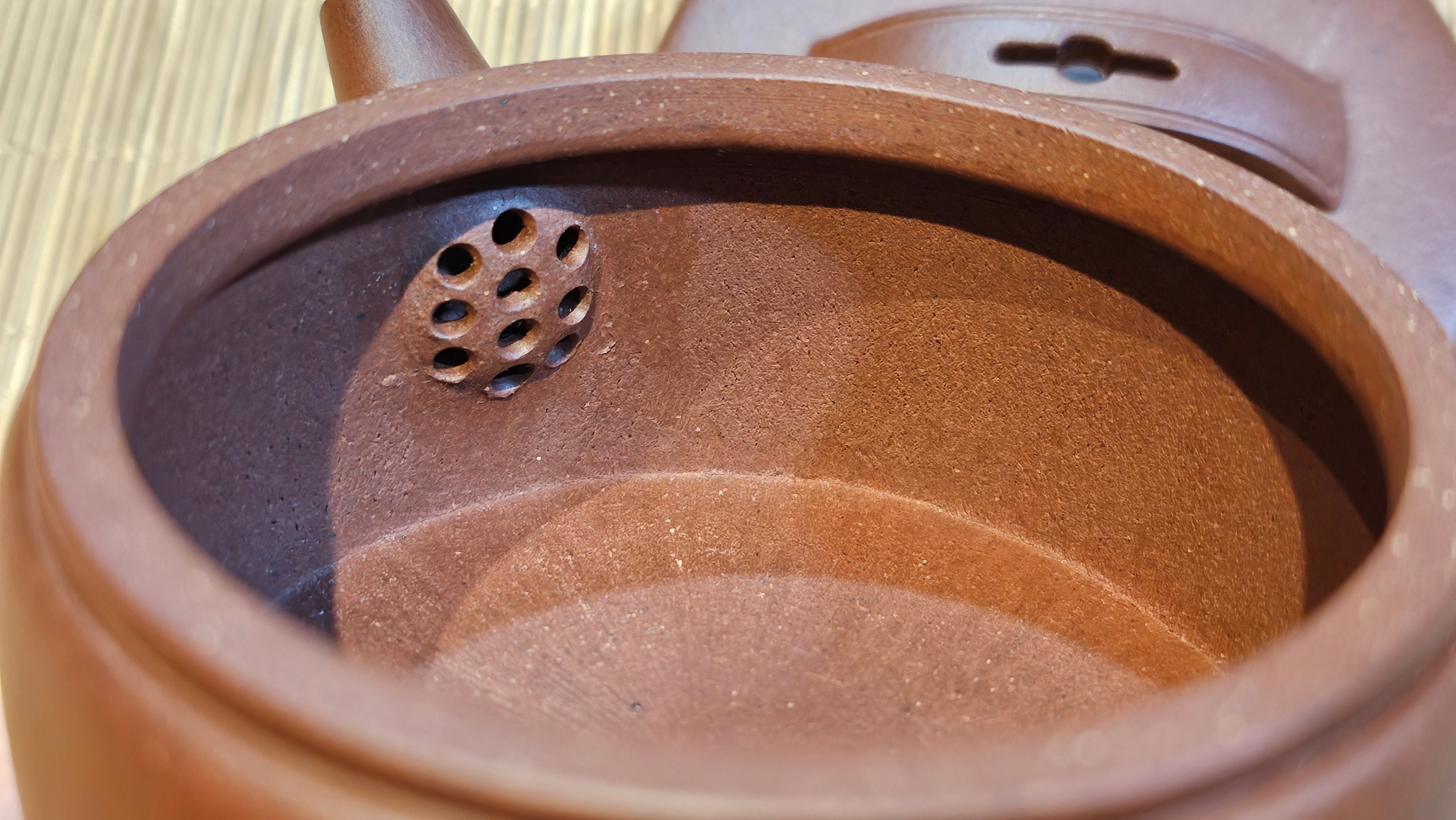 Han Wa 汉瓦, 143.3ml!  Small Volume ~ Low-Slung, Broad Han Wa!  Di Cao Qing Zi Ni 底槽青紫泥, by Craftsman Gu Xiao Ming 顾小明 ~ Congratulations to Ms C.B., 1921hrs 31st May 2025, Kaneohe, HI.