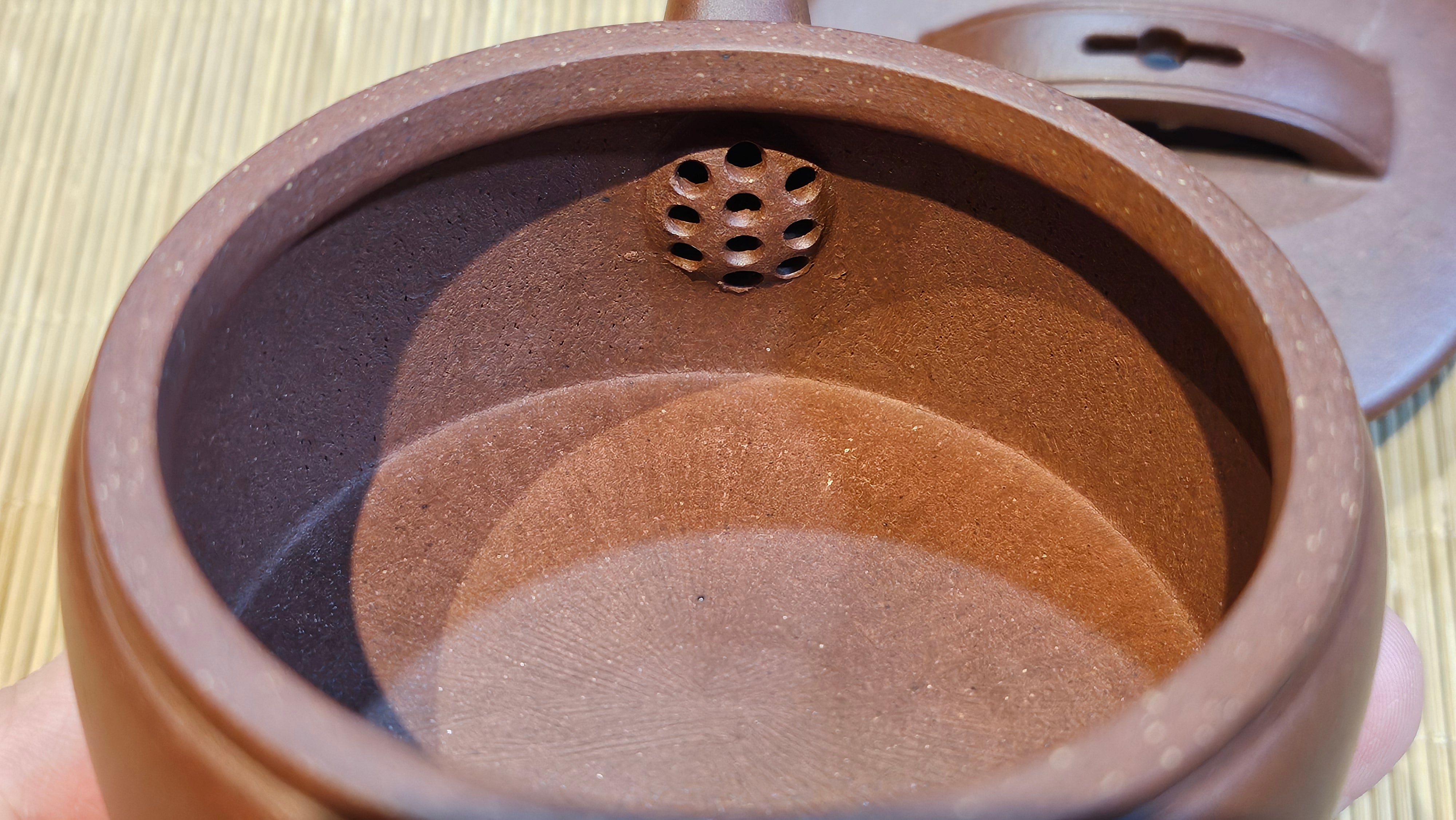 Han Wa 汉瓦, 143.3ml!  Small Volume ~ Low-Slung, Broad Han Wa!  Di Cao Qing Zi Ni 底槽青紫泥, by Craftsman Gu Xiao Ming 顾小明 ~ Congratulations to Ms C.B., 1921hrs 31st May 2025, Kaneohe, HI.