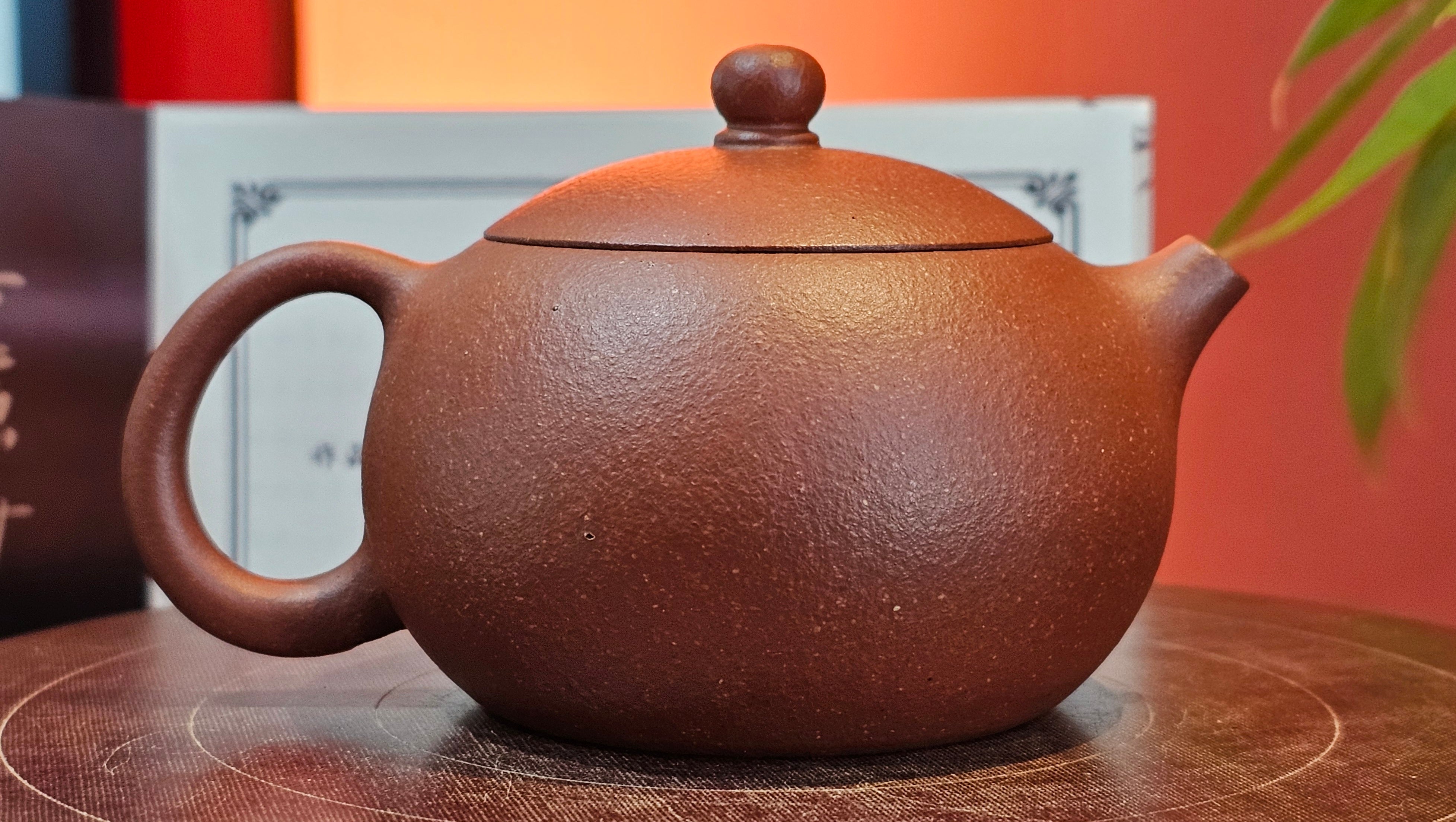 Xi Shi 西施, 137.1ml, Hong Jiang Po Ni (rarer form of Jiang Po Ni) 红降坡泥, by our Collaborative Craftsman Chen Gui Zhi 陈桂枝 ~ Congratulations to Mr M.C., 1051hrs 1st June 2025, Fresno, CA.