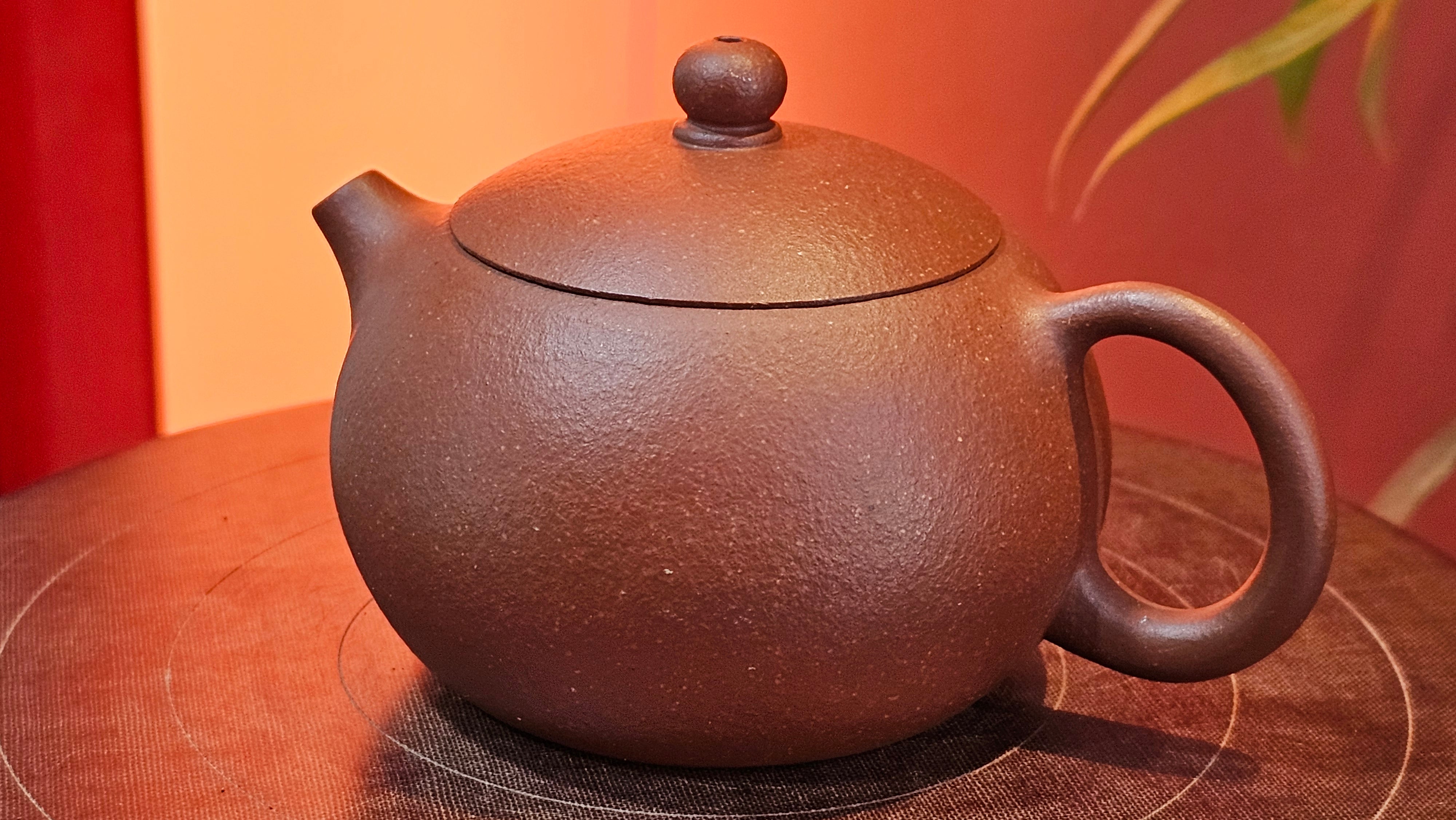 Xi Shi 西施, 137.1ml, Hong Jiang Po Ni (rarer form of Jiang Po Ni) 红降坡泥, by our Collaborative Craftsman Chen Gui Zhi 陈桂枝 ~ Congratulations to Mr M.C., 1051hrs 1st June 2025, Fresno, CA.