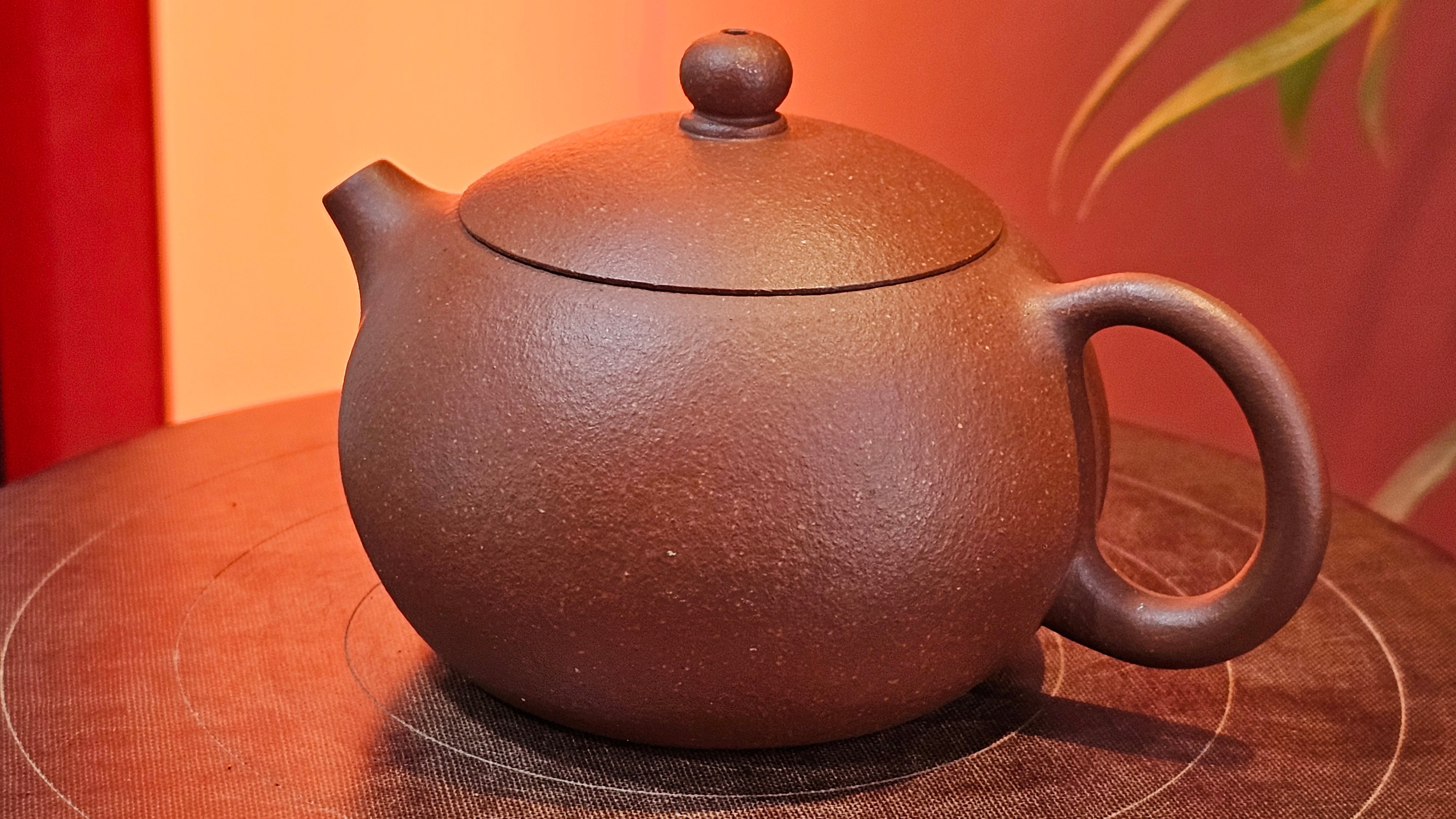 Xi Shi 西施, 137.1ml, Hong Jiang Po Ni (rarer form of Jiang Po Ni) 红降坡泥, by our Collaborative Craftsman Chen Gui Zhi 陈桂枝 ~ Congratulations to Mr M.C., 1051hrs 1st June 2025, Fresno, CA.