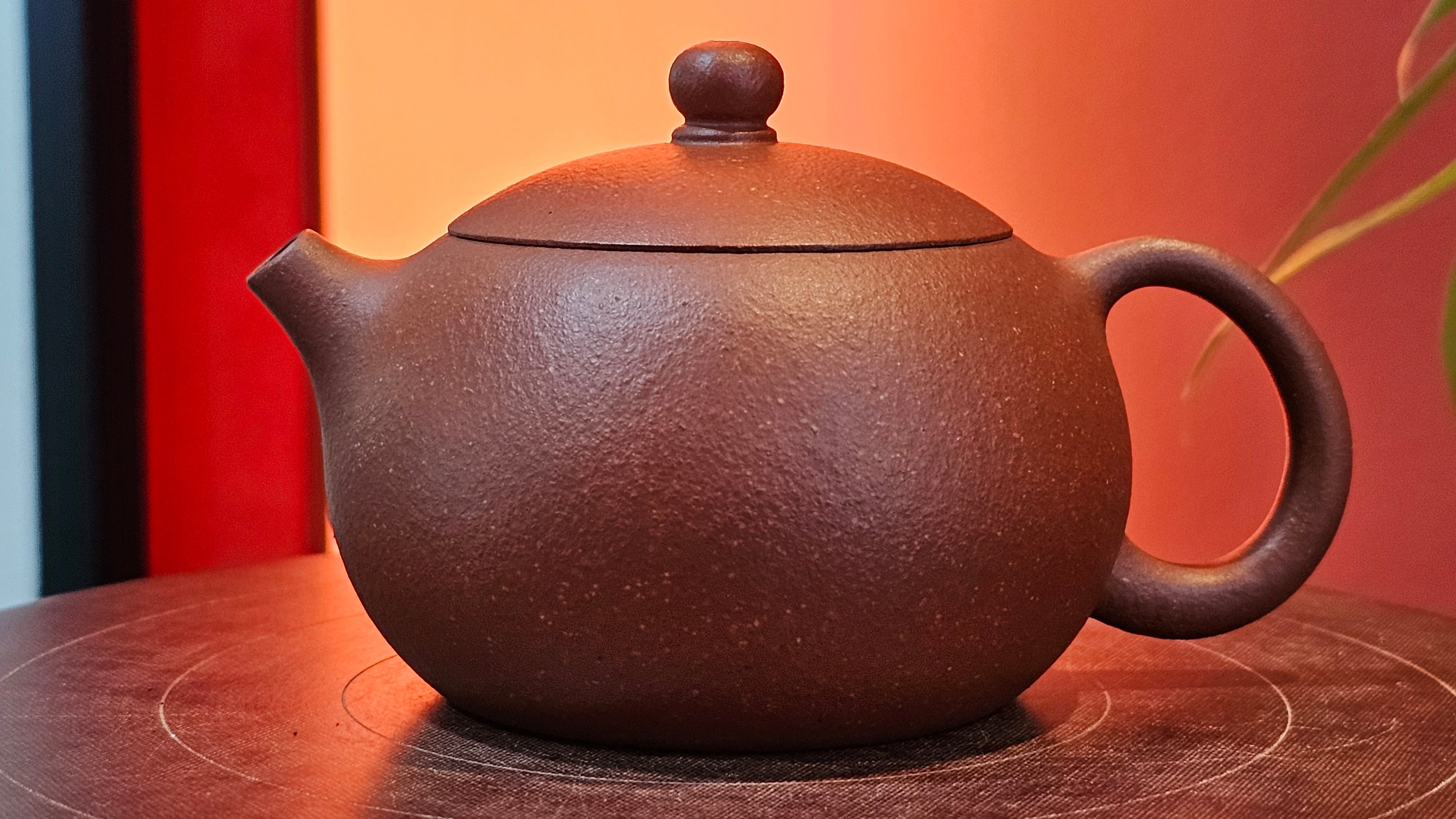 Xi Shi 西施, 137.1ml, Hong Jiang Po Ni (rarer form of Jiang Po Ni) 红降坡泥, by our Collaborative Craftsman Chen Gui Zhi 陈桂枝 ~ Congratulations to Mr M.C., 1051hrs 1st June 2025, Fresno, CA.