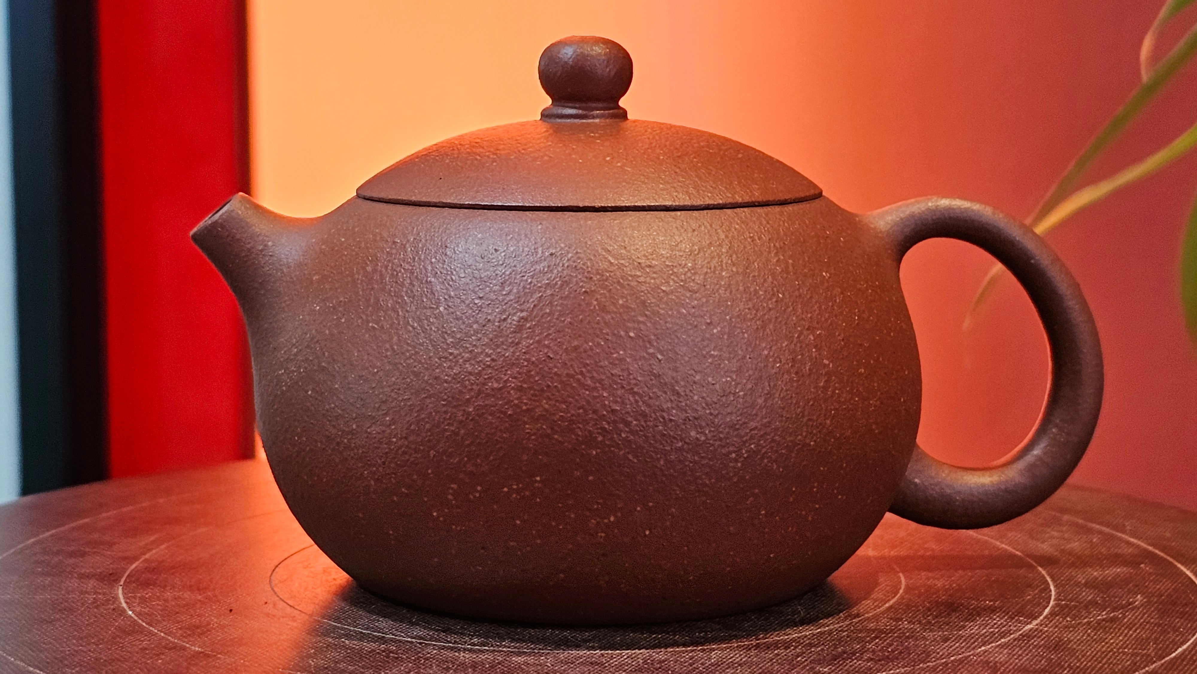 Xi Shi 西施, 137.1ml, Hong Jiang Po Ni (rarer form of Jiang Po Ni) 红降坡泥, by our Collaborative Craftsman Chen Gui Zhi 陈桂枝 ~ Congratulations to Mr M.C., 1051hrs 1st June 2025, Fresno, CA.