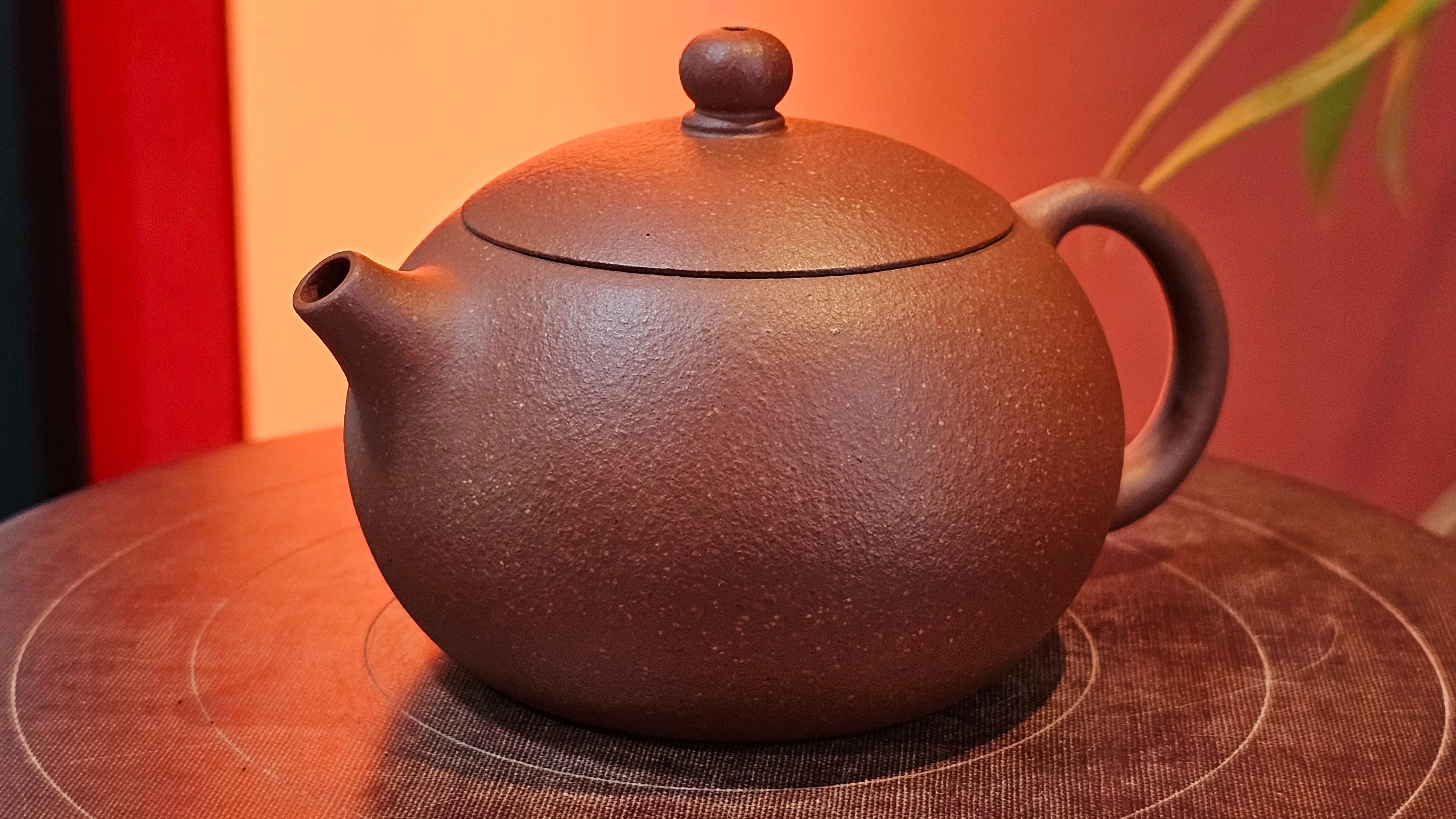 Xi Shi 西施, 137.1ml, Hong Jiang Po Ni (rarer form of Jiang Po Ni) 红降坡泥, by our Collaborative Craftsman Chen Gui Zhi 陈桂枝 ~ Congratulations to Mr M.C., 1051hrs 1st June 2025, Fresno, CA.