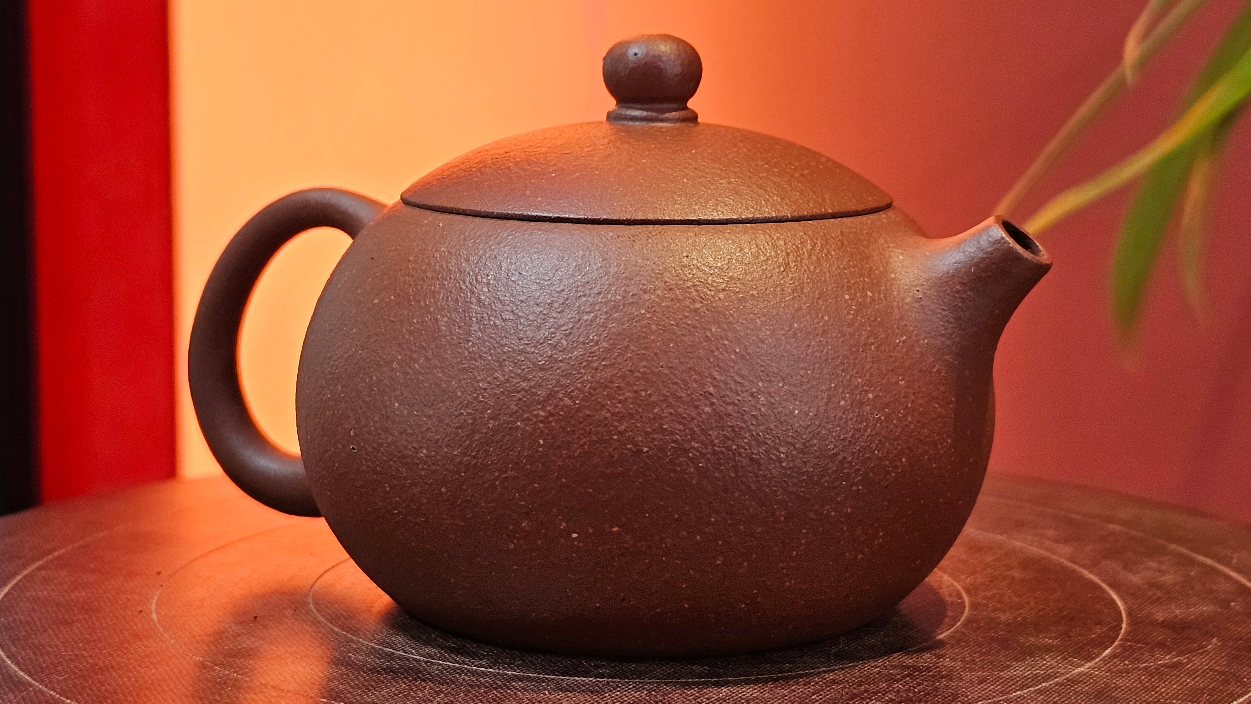 Xi Shi 西施, 137.1ml, Hong Jiang Po Ni (rarer form of Jiang Po Ni) 红降坡泥, by our Collaborative Craftsman Chen Gui Zhi 陈桂枝 ~ Congratulations to Mr M.C., 1051hrs 1st June 2025, Fresno, CA.