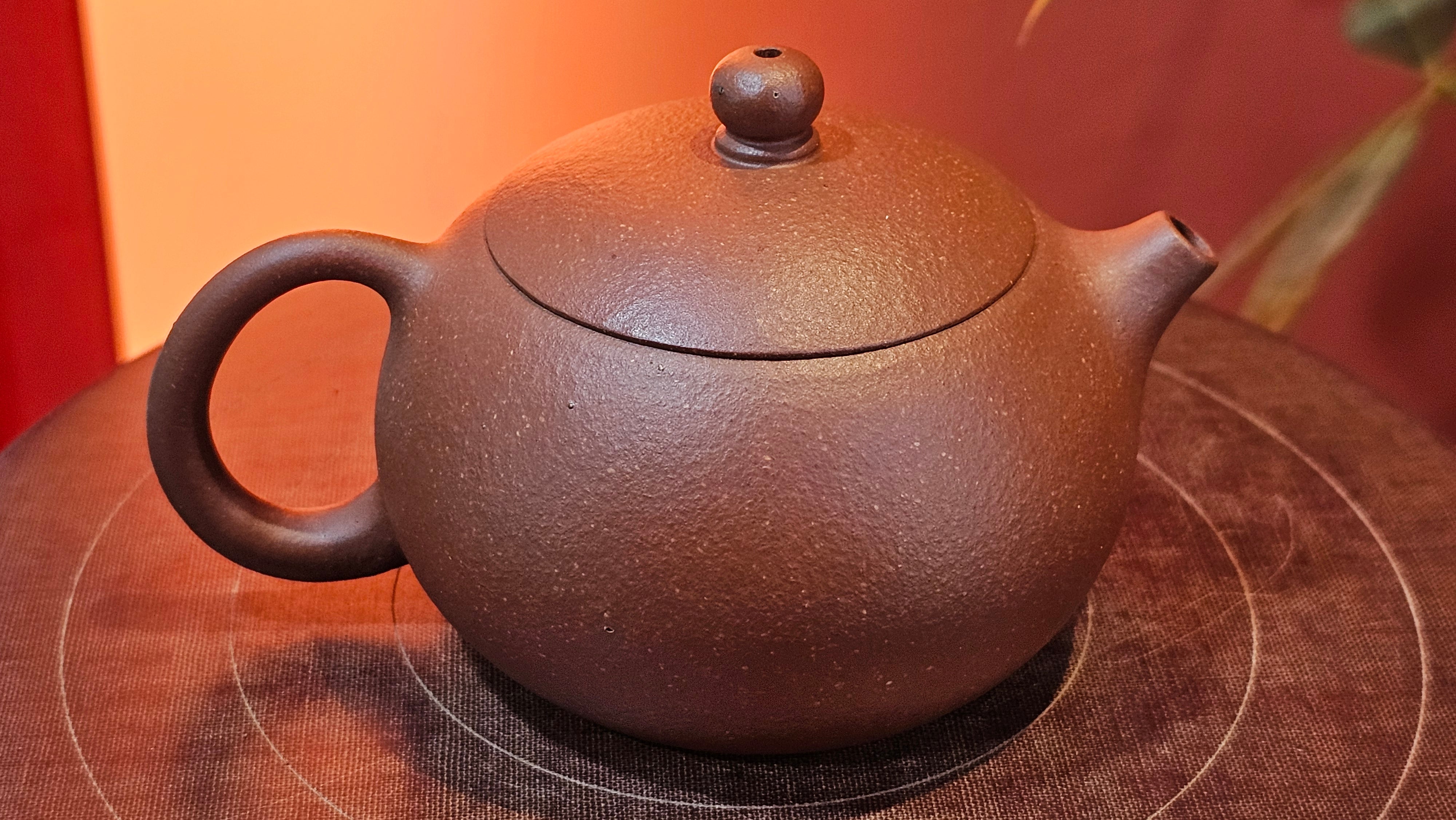 Xi Shi 西施, 137.1ml, Hong Jiang Po Ni (rarer form of Jiang Po Ni) 红降坡泥, by our Collaborative Craftsman Chen Gui Zhi 陈桂枝 ~ Congratulations to Mr M.C., 1051hrs 1st June 2025, Fresno, CA.