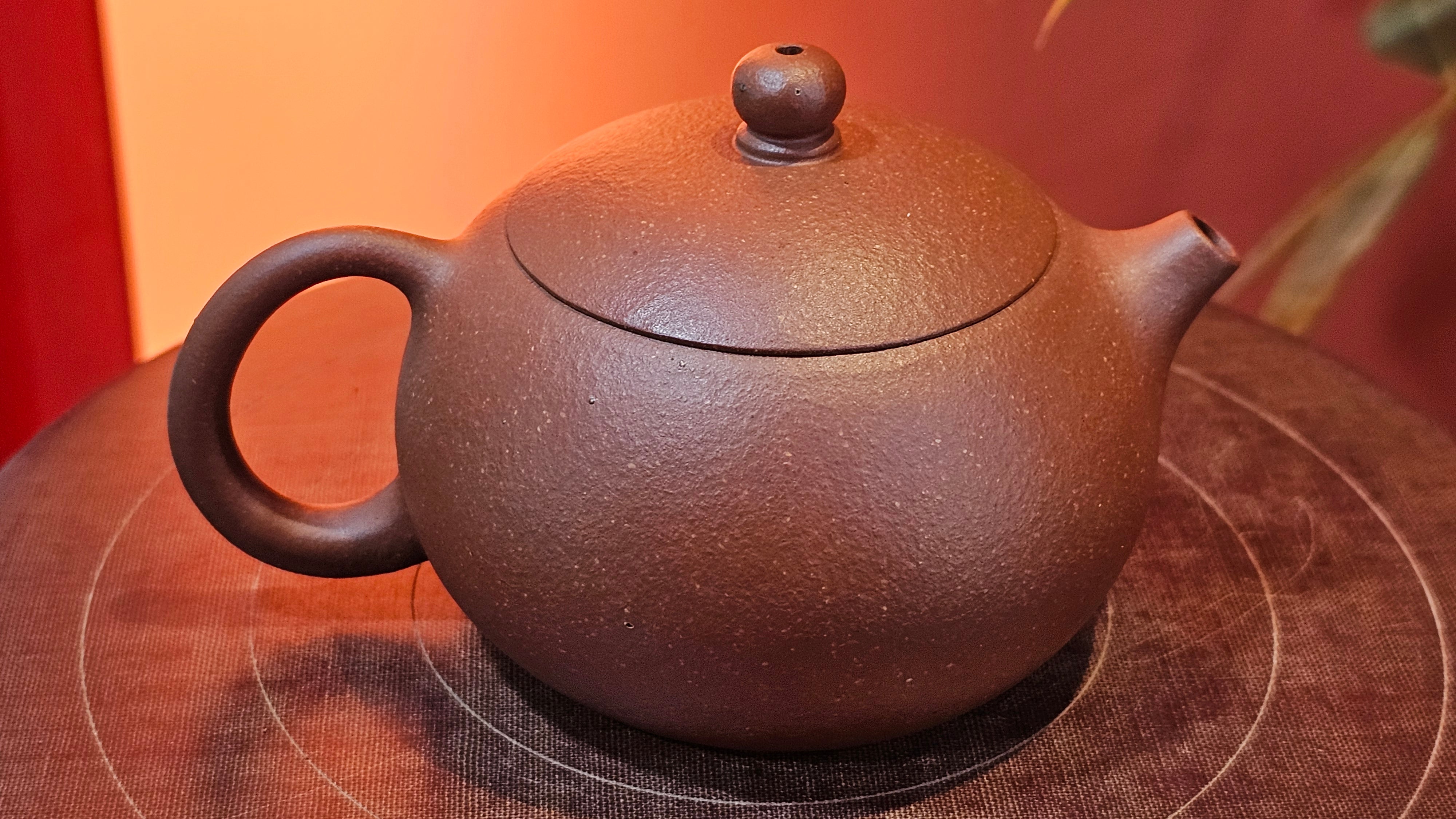 Xi Shi 西施, 137.1ml, Hong Jiang Po Ni (rarer form of Jiang Po Ni) 红降坡泥, by our Collaborative Craftsman Chen Gui Zhi 陈桂枝 ~ Congratulations to Mr M.C., 1051hrs 1st June 2025, Fresno, CA.