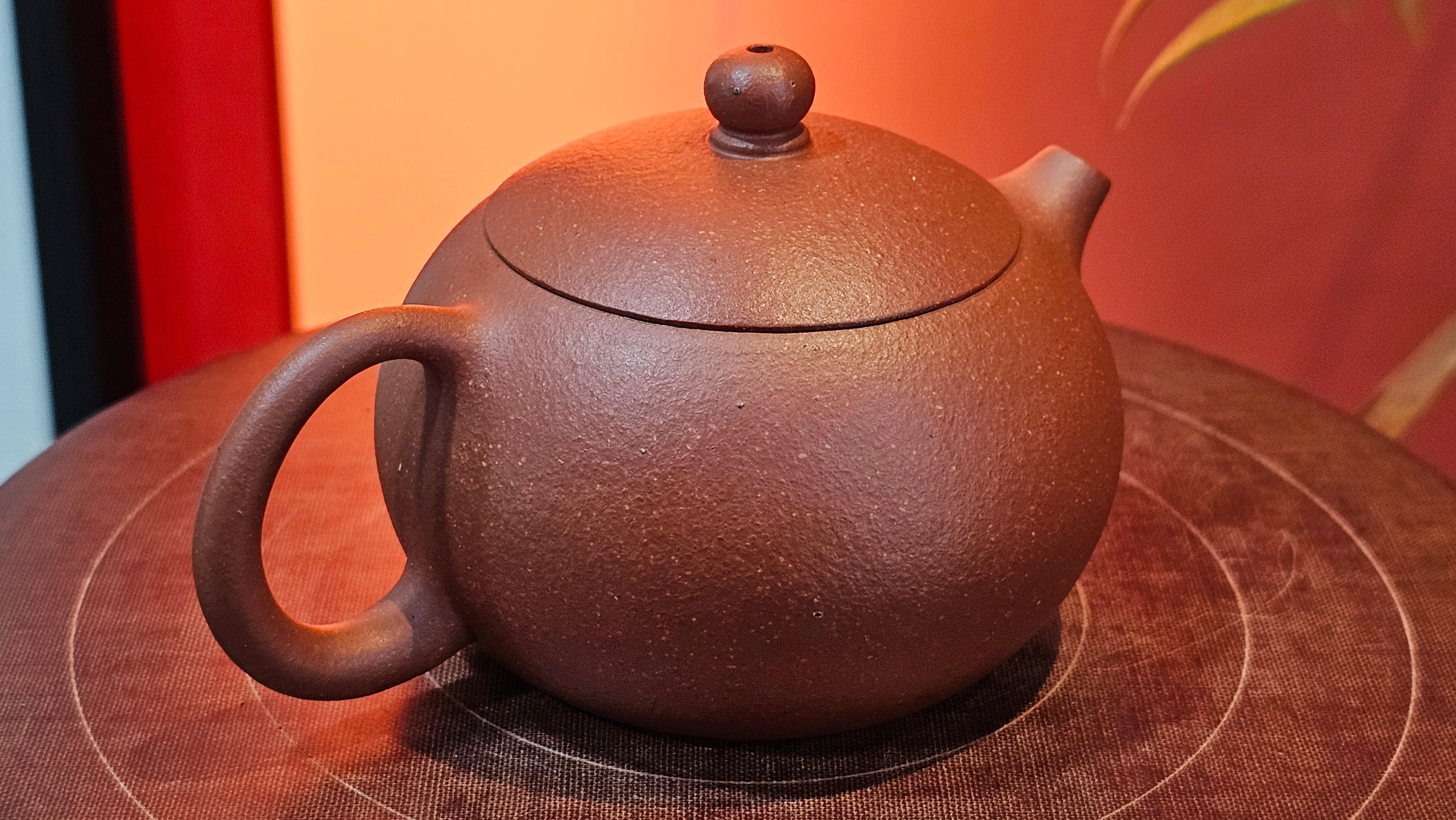 Xi Shi 西施, 137.1ml, Hong Jiang Po Ni (rarer form of Jiang Po Ni) 红降坡泥, by our Collaborative Craftsman Chen Gui Zhi 陈桂枝 ~ Congratulations to Mr M.C., 1051hrs 1st June 2025, Fresno, CA.