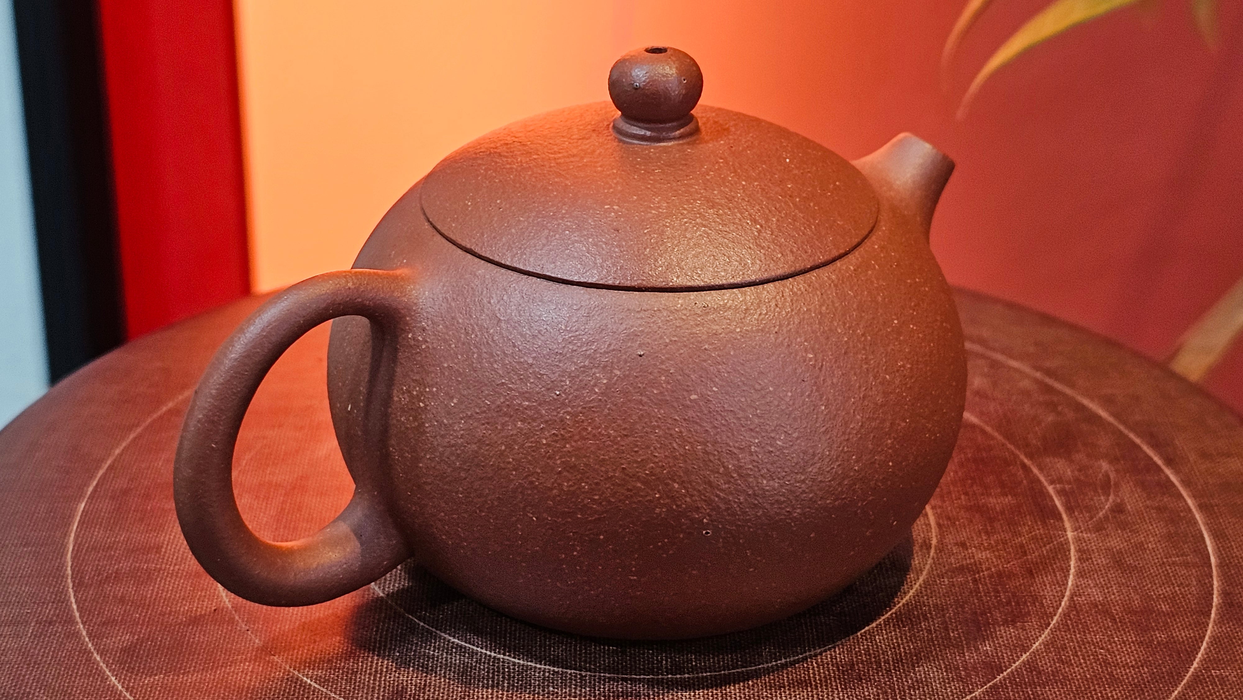 Xi Shi 西施, 137.1ml, Hong Jiang Po Ni (rarer form of Jiang Po Ni) 红降坡泥, by our Collaborative Craftsman Chen Gui Zhi 陈桂枝 ~ Congratulations to Mr M.C., 1051hrs 1st June 2025, Fresno, CA.