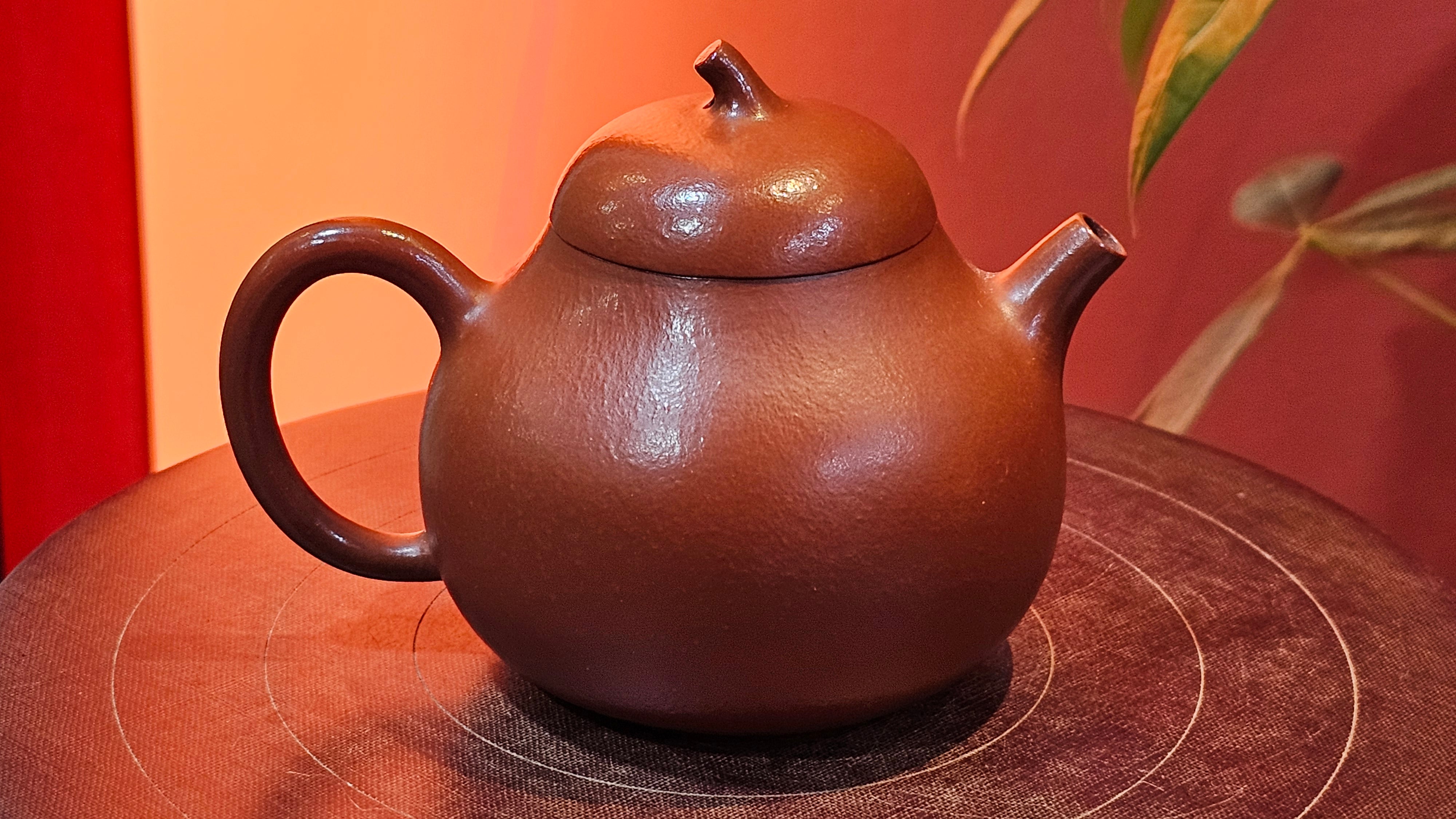 Qie Gua 茄瓜, 142.6ml, Xiao Mei Yao Zhu Ni 小煤窑朱泥,  by our Collaborative Craftsman Wang Hui 王慧。