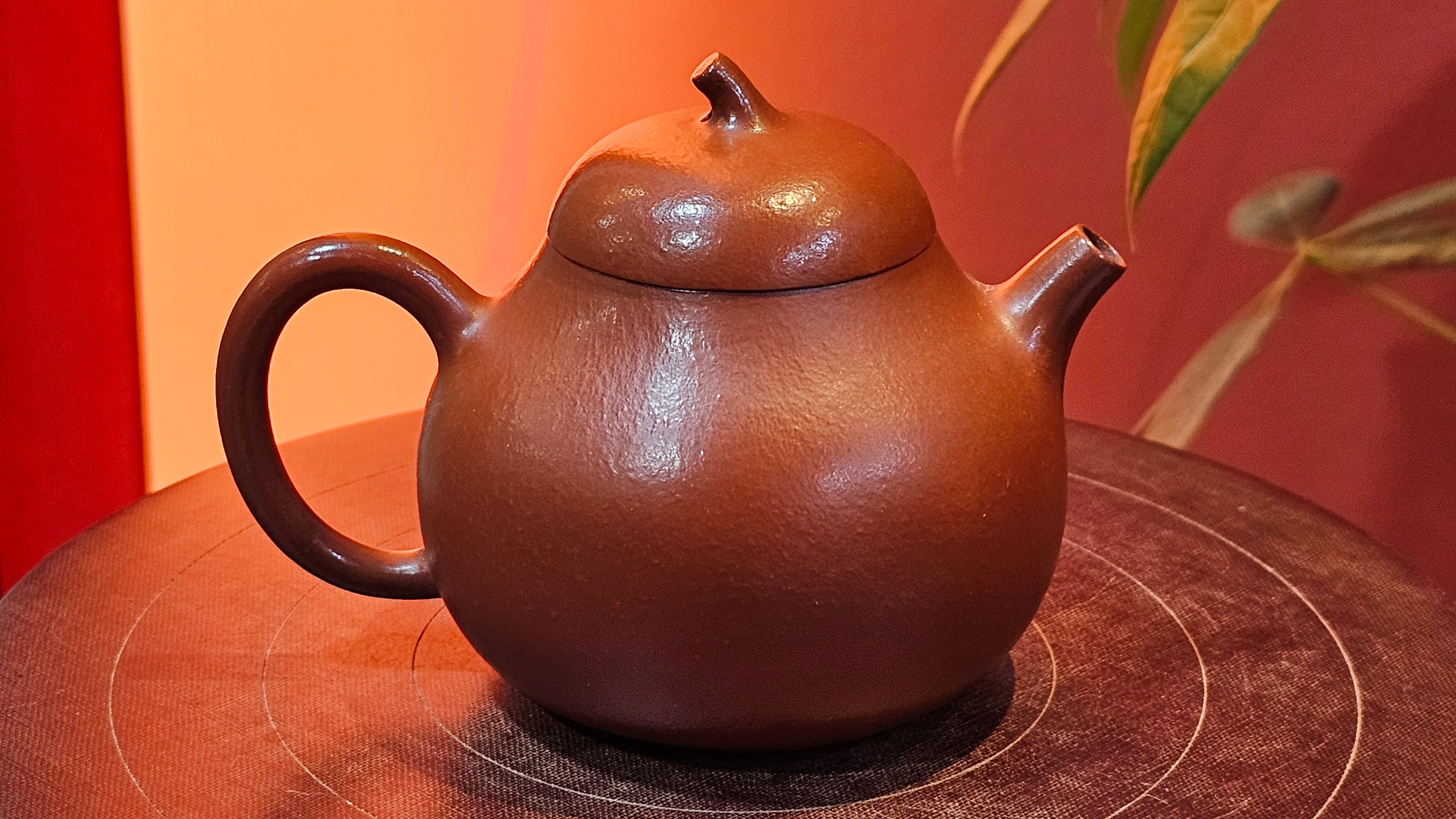 Qie Gua 茄瓜, 142.6ml, Xiao Mei Yao Zhu Ni 小煤窑朱泥,  by our Collaborative Craftsman Wang Hui 王慧。