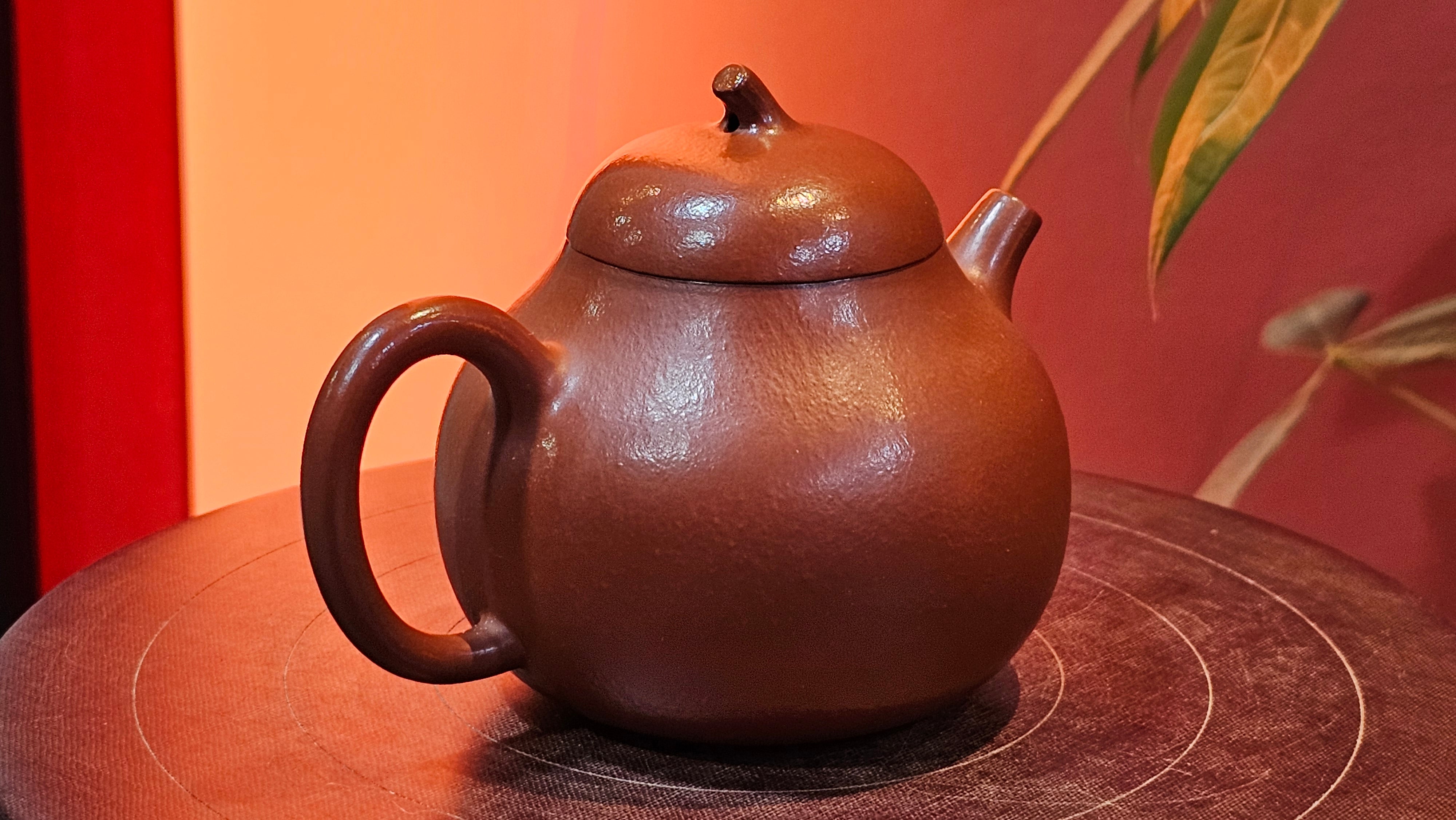 Qie Gua 茄瓜, 142.6ml, Xiao Mei Yao Zhu Ni 小煤窑朱泥,  by our Collaborative Craftsman Wang Hui 王慧。