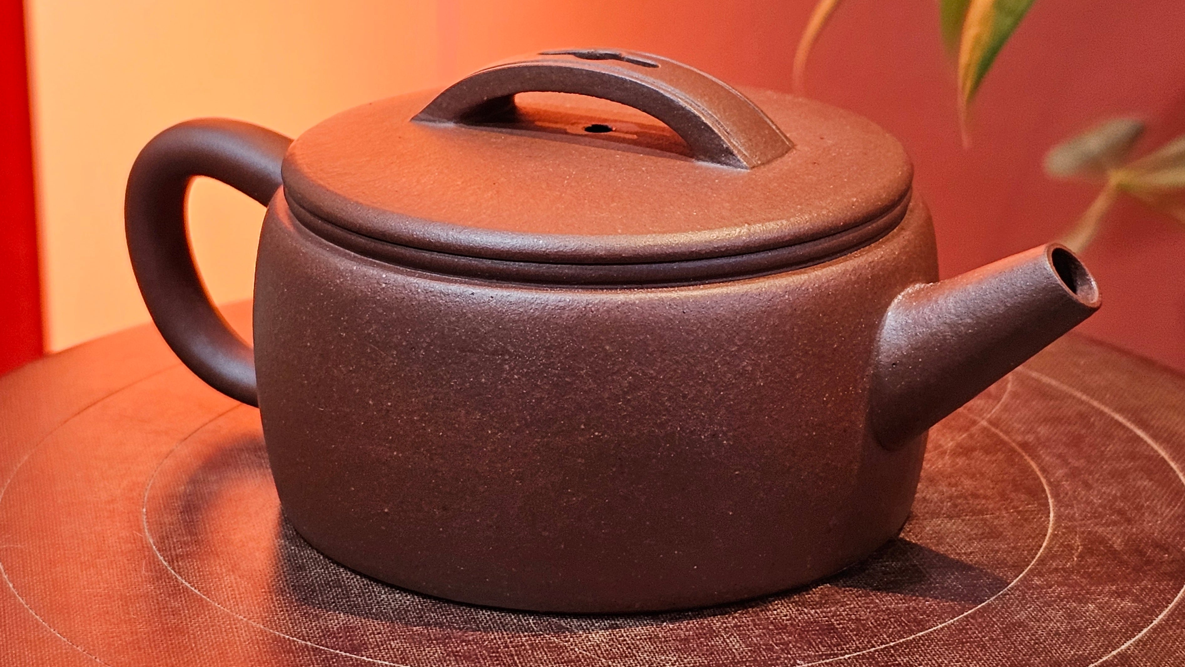 Han Wa 汉瓦, 146.5ml!  Small Volume ~ Low-Slung, Broad Han Wa!  Di Cao Qing Zi Ni 底槽青紫泥, by Craftsman Gu Xiao Ming 顾小明 ~ Congratulations to Mr K., 1900hrs 7th June 2025, San Francisco, CA.