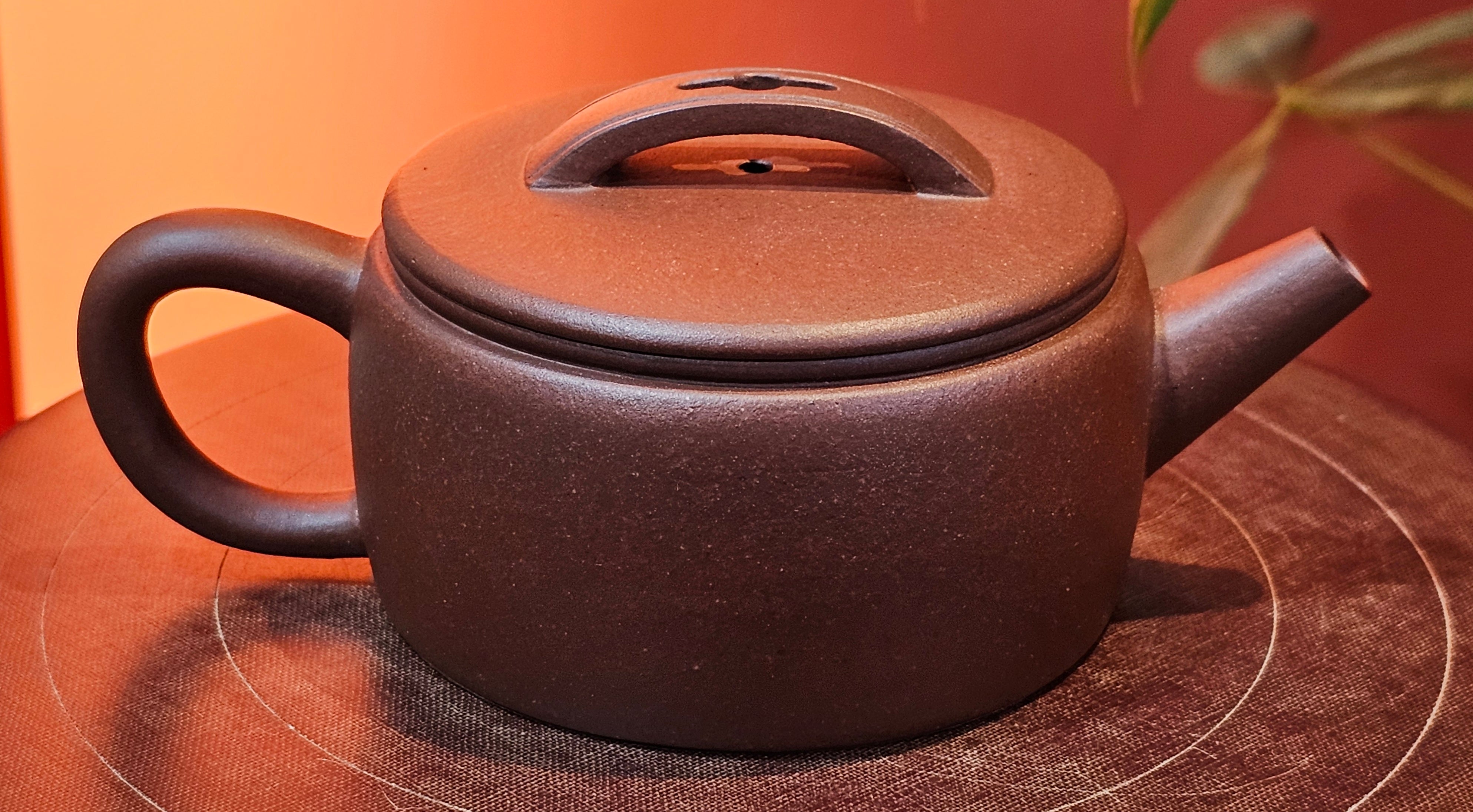 Han Wa 汉瓦, 146.5ml!  Small Volume ~ Low-Slung, Broad Han Wa!  Di Cao Qing Zi Ni 底槽青紫泥, by Craftsman Gu Xiao Ming 顾小明 ~ Congratulations to Mr K., 1900hrs 7th June 2025, San Francisco, CA.