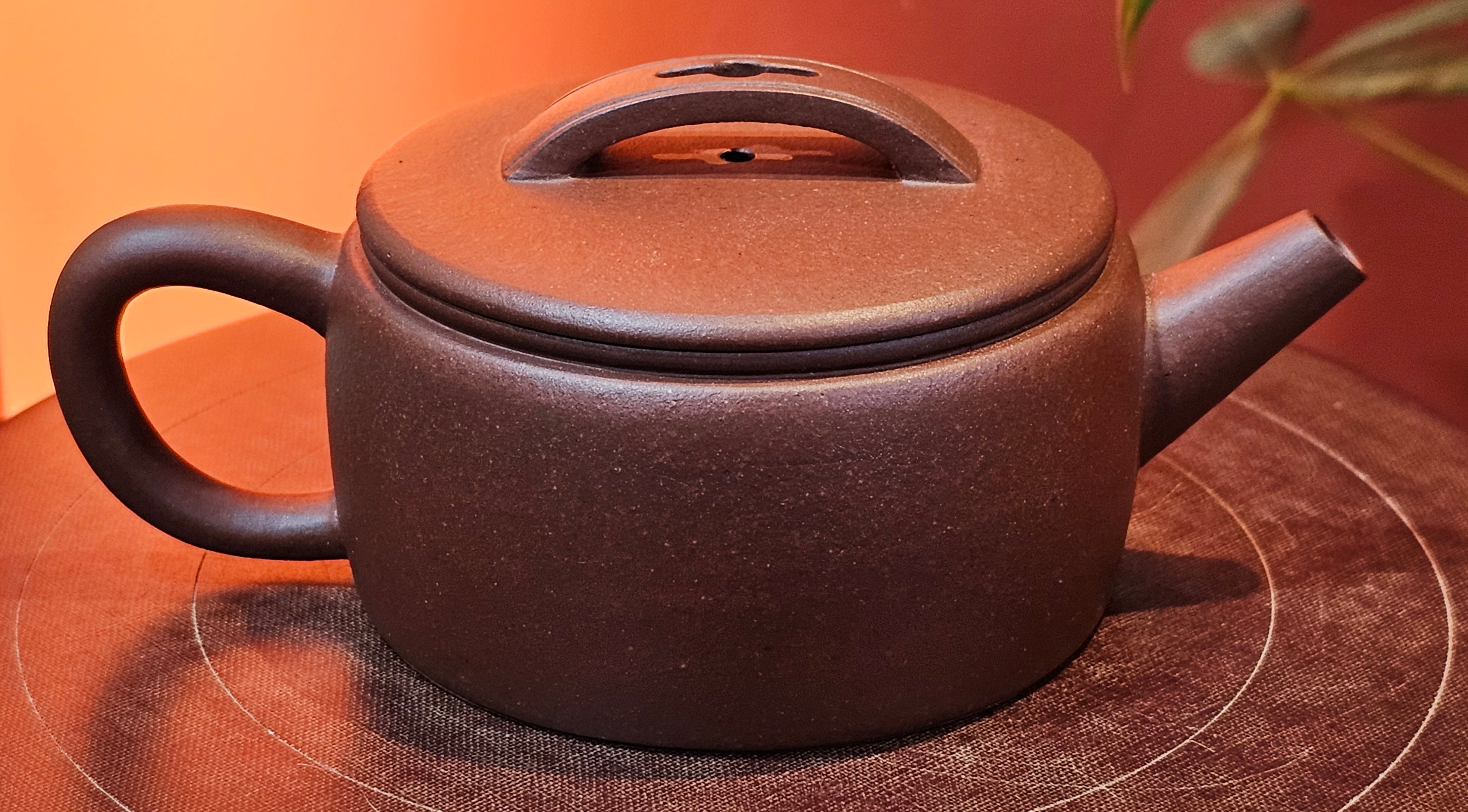 Han Wa 汉瓦, 146.5ml!  Small Volume ~ Low-Slung, Broad Han Wa!  Di Cao Qing Zi Ni 底槽青紫泥, by Craftsman Gu Xiao Ming 顾小明 ~ Congratulations to Mr K., 1900hrs 7th June 2025, San Francisco, CA.