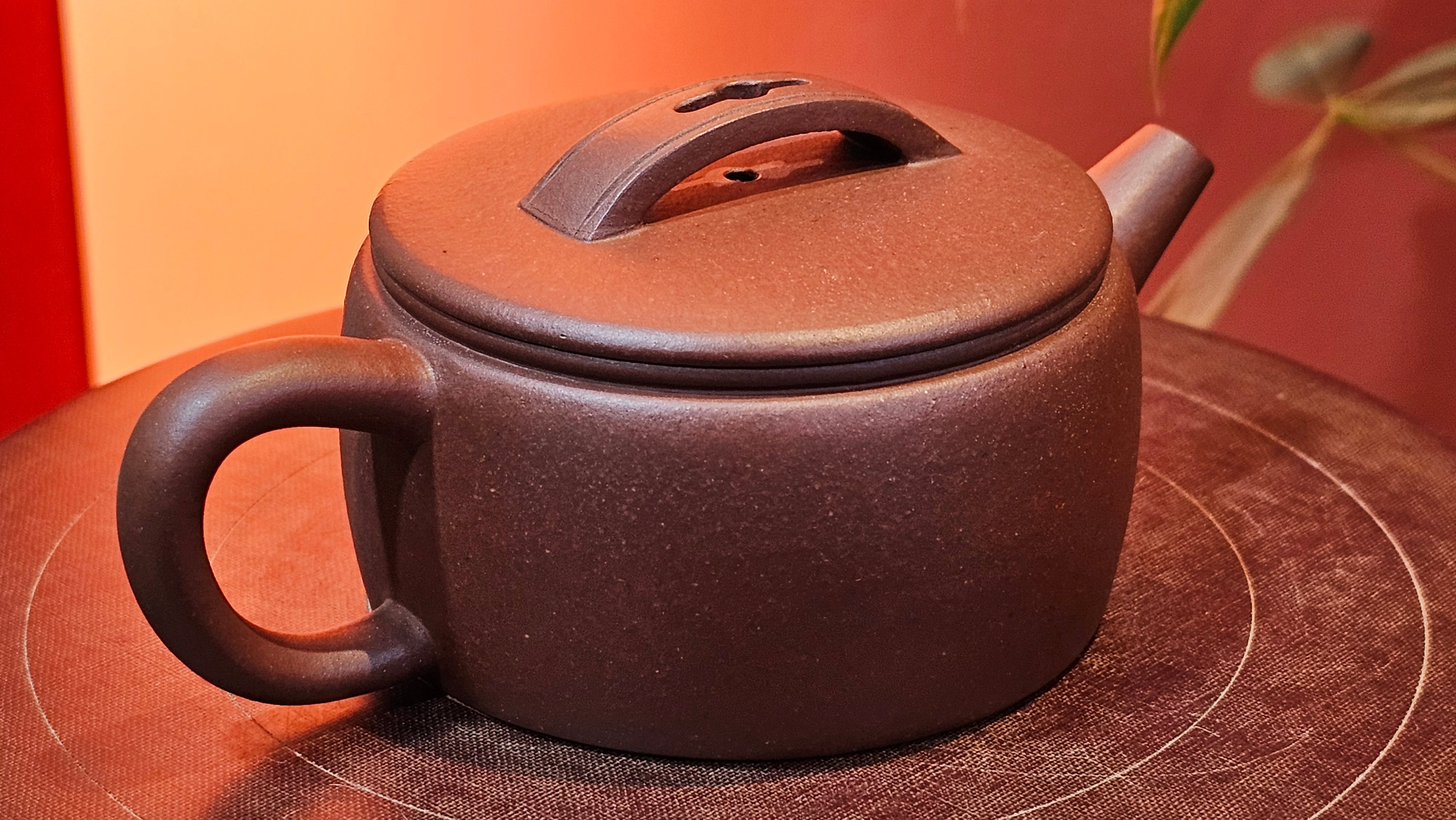 Han Wa 汉瓦, 146.5ml!  Small Volume ~ Low-Slung, Broad Han Wa!  Di Cao Qing Zi Ni 底槽青紫泥, by Craftsman Gu Xiao Ming 顾小明 ~ Congratulations to Mr K., 1900hrs 7th June 2025, San Francisco, CA.