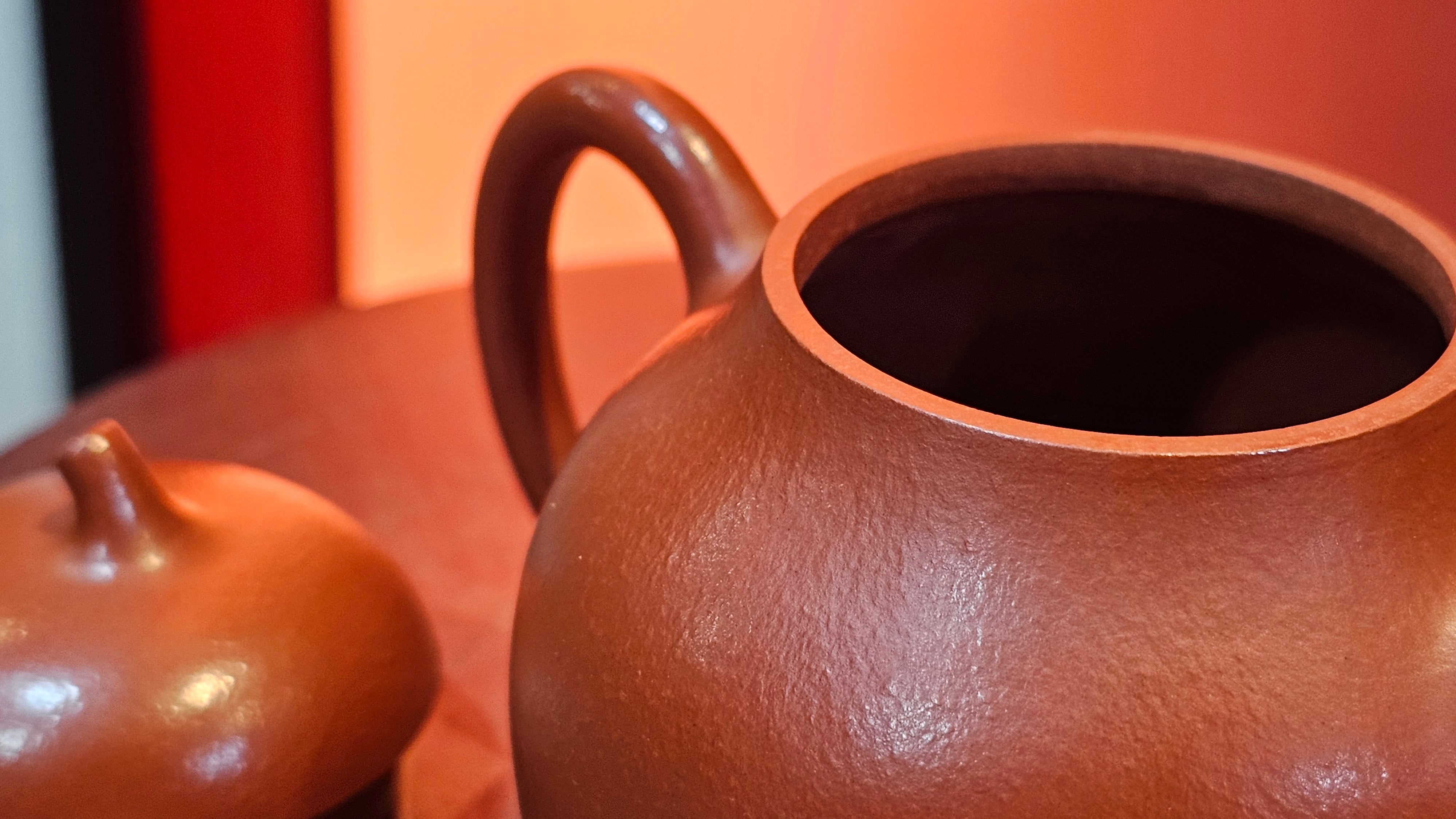 Qie Gua 茄瓜, 142.6ml, Xiao Mei Yao Zhu Ni 小煤窑朱泥,  by our Collaborative Craftsman Wang Hui 王慧。