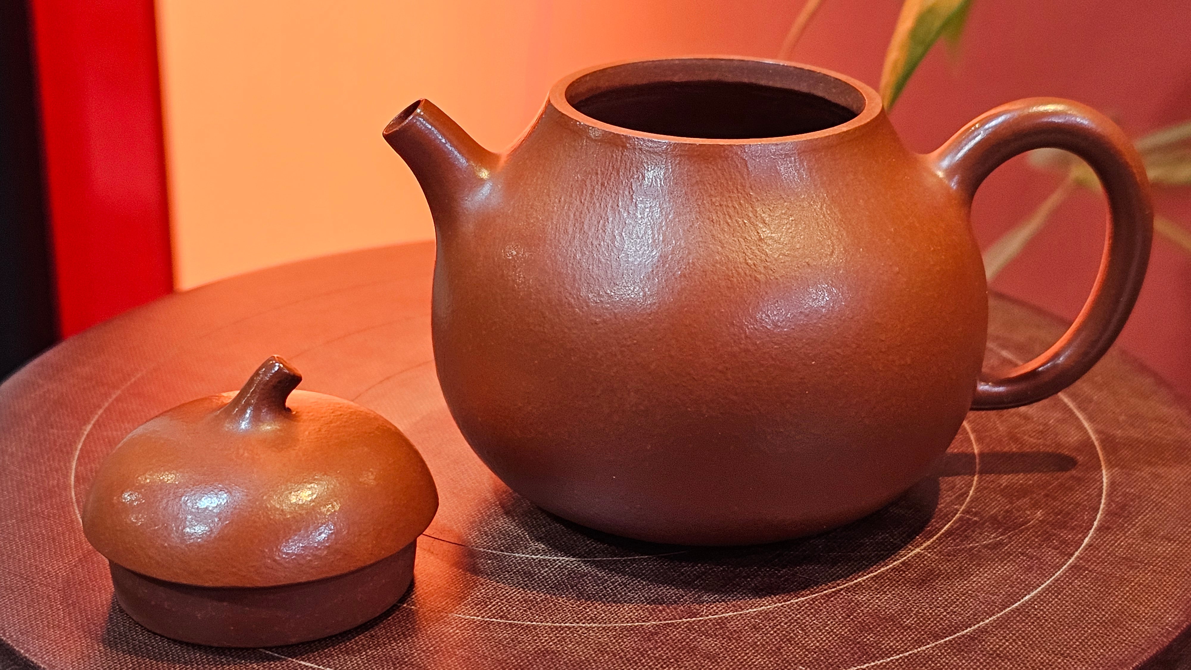 Qie Gua 茄瓜, 142.6ml, Xiao Mei Yao Zhu Ni 小煤窑朱泥,  by our Collaborative Craftsman Wang Hui 王慧。