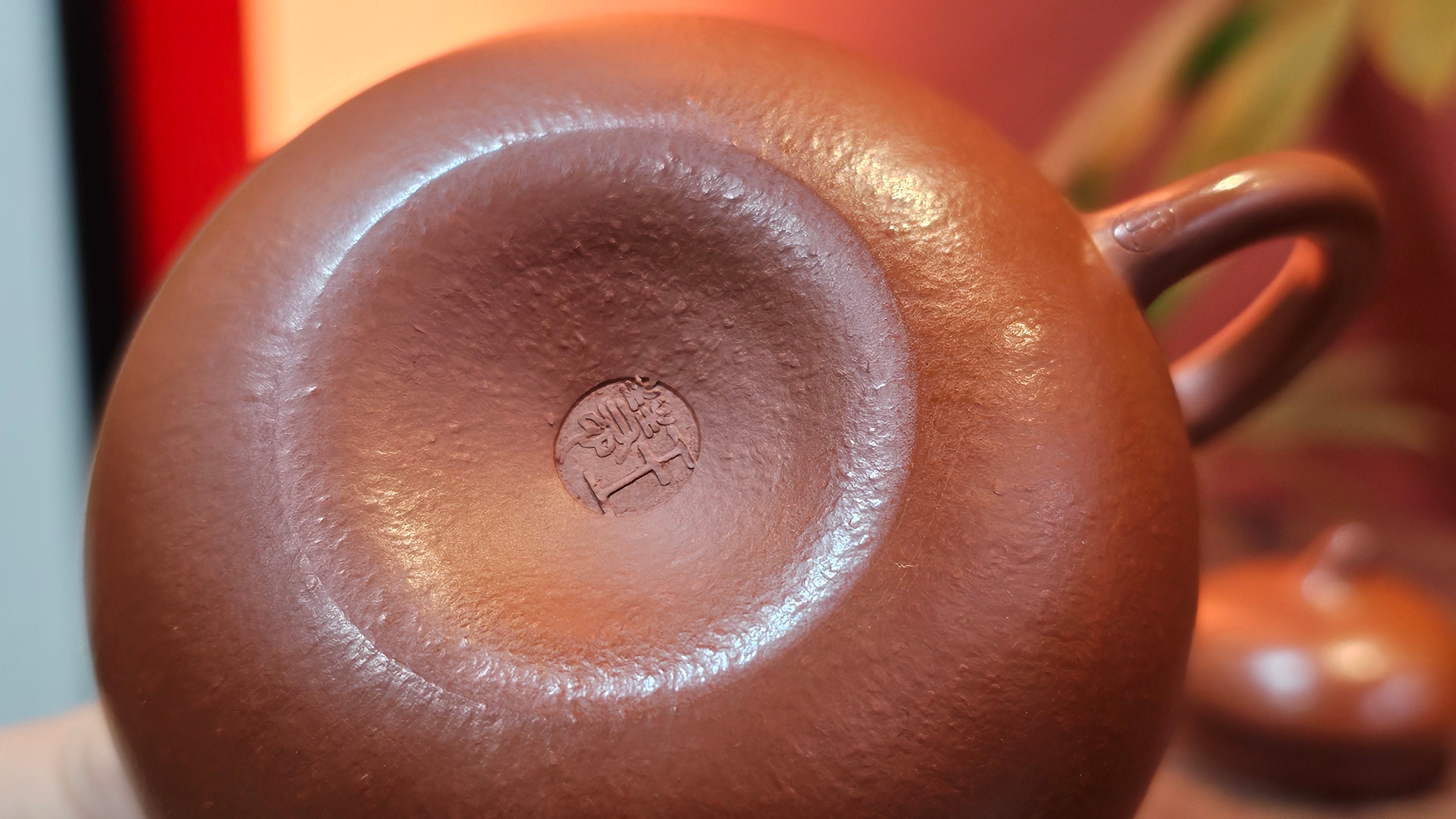 Qie Gua 茄瓜, 142.6ml, Xiao Mei Yao Zhu Ni 小煤窑朱泥,  by our Collaborative Craftsman Wang Hui 王慧。