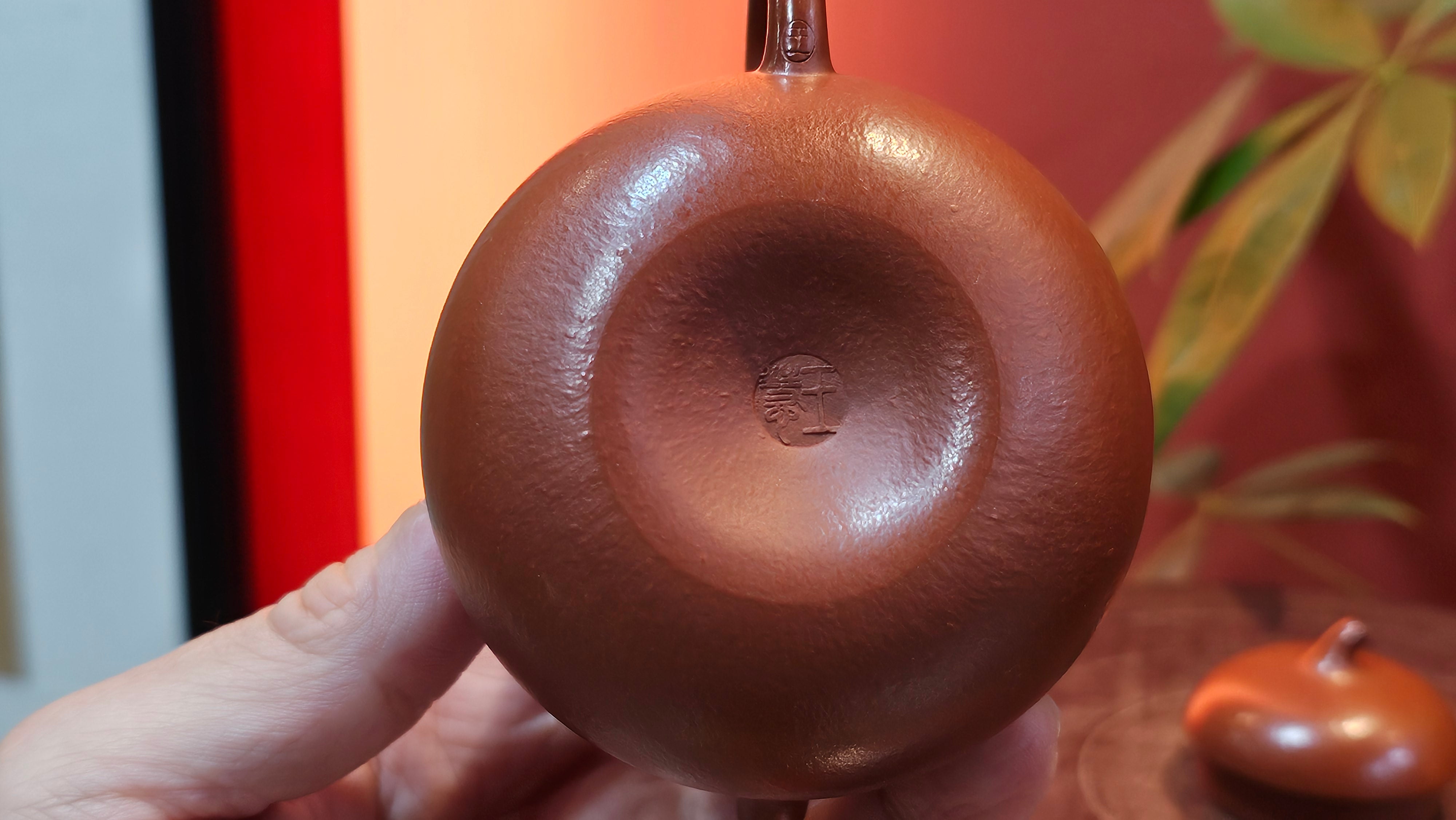 Qie Gua 茄瓜, 142.6ml, Xiao Mei Yao Zhu Ni 小煤窑朱泥,  by our Collaborative Craftsman Wang Hui 王慧。