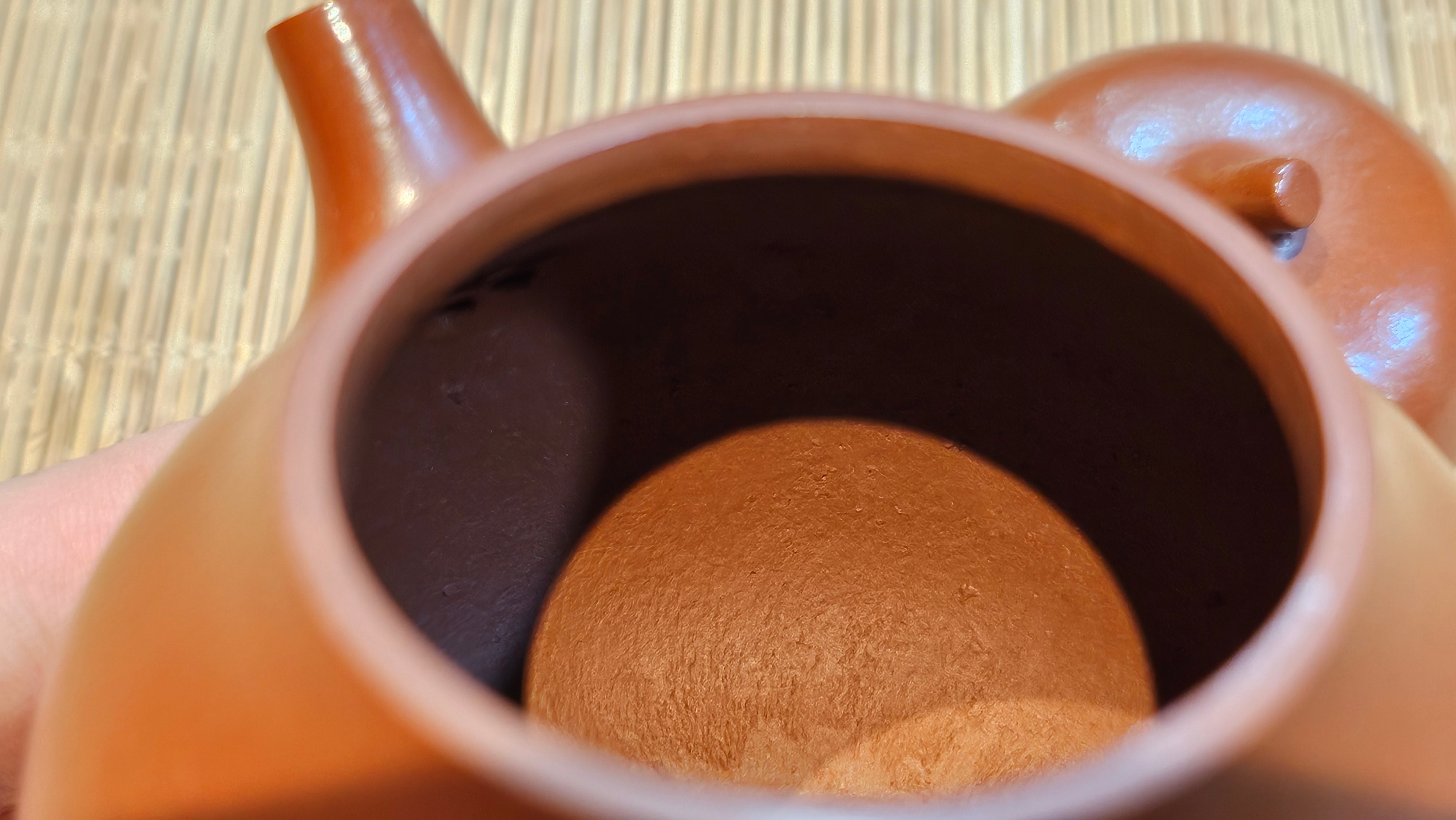 Qie Gua 茄瓜, 142.6ml, Xiao Mei Yao Zhu Ni 小煤窑朱泥,  by our Collaborative Craftsman Wang Hui 王慧。