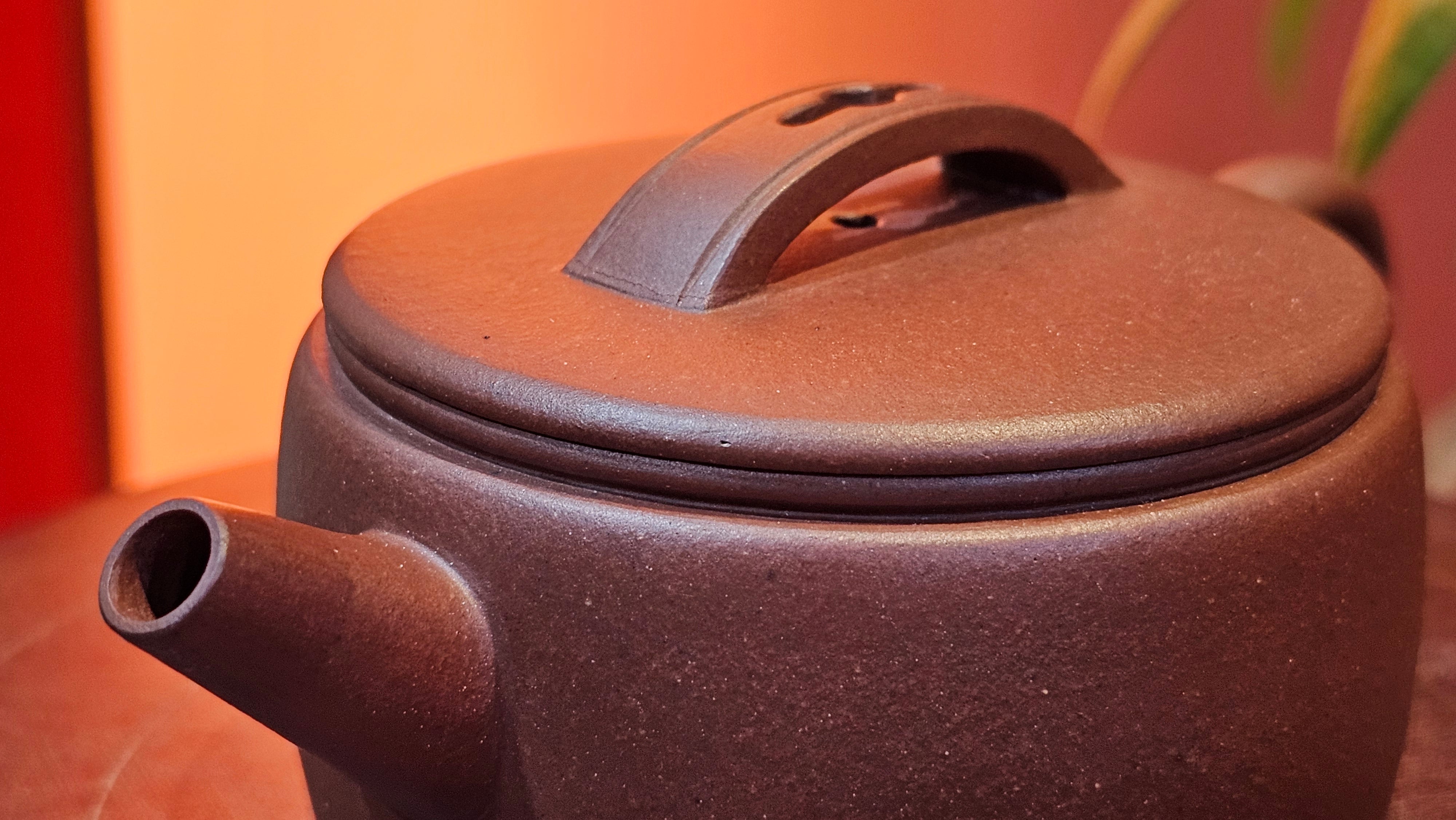 Han Wa 汉瓦, 146.5ml!  Small Volume ~ Low-Slung, Broad Han Wa!  Di Cao Qing Zi Ni 底槽青紫泥, by Craftsman Gu Xiao Ming 顾小明 ~ Congratulations to Mr K., 1900hrs 7th June 2025, San Francisco, CA.