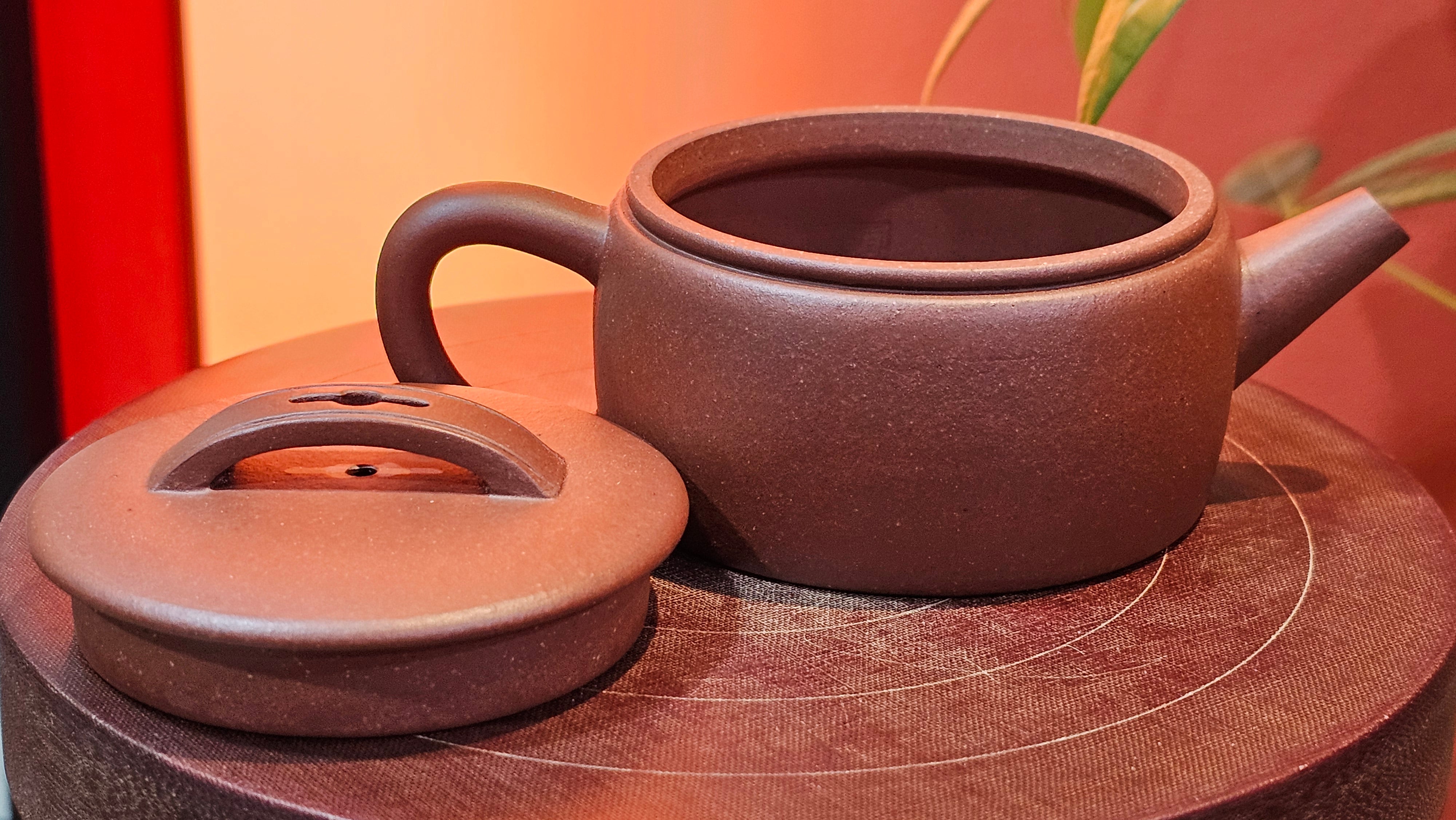 Han Wa 汉瓦, 146.5ml!  Small Volume ~ Low-Slung, Broad Han Wa!  Di Cao Qing Zi Ni 底槽青紫泥, by Craftsman Gu Xiao Ming 顾小明 ~ Congratulations to Mr K., 1900hrs 7th June 2025, San Francisco, CA.