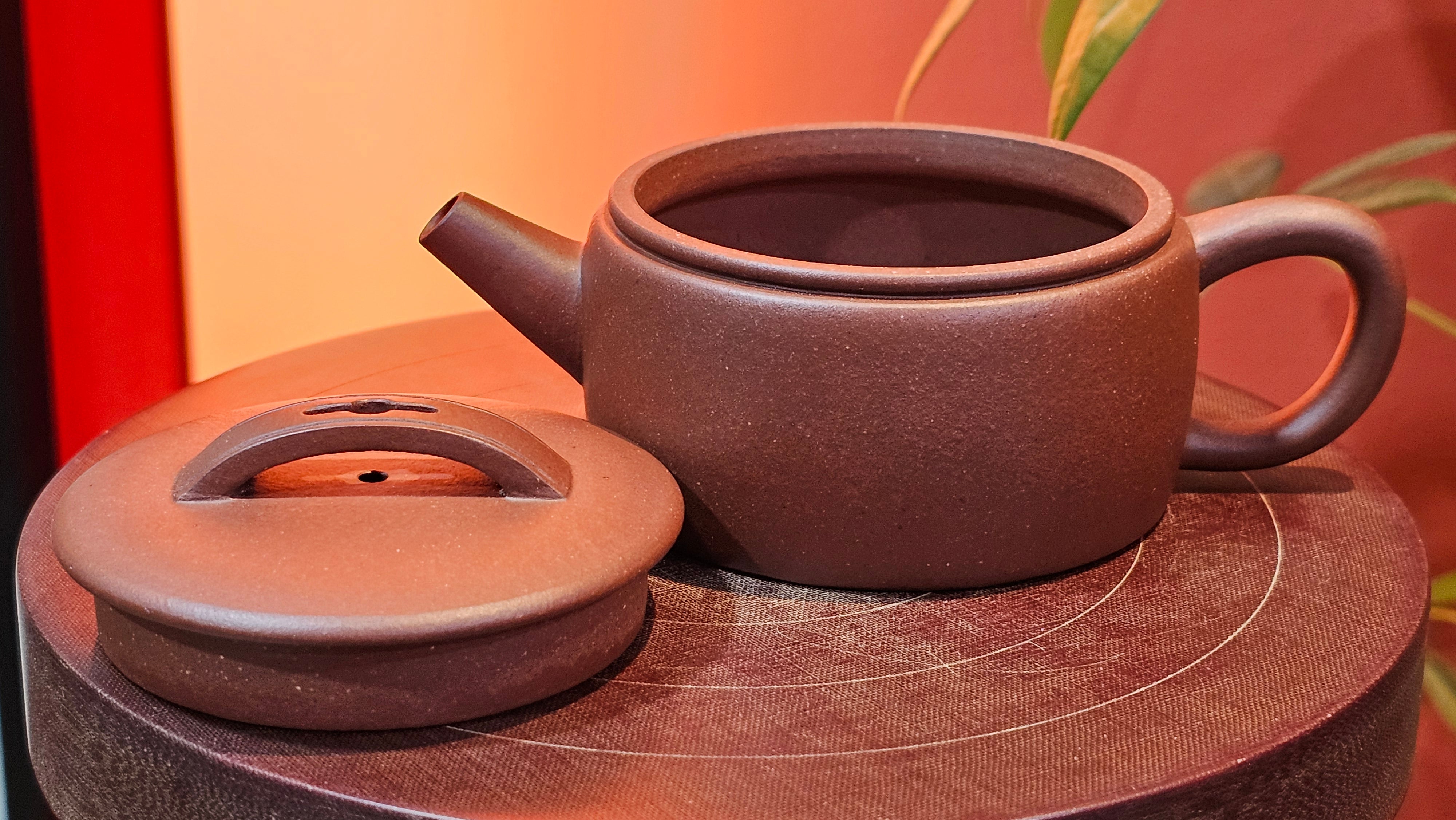 Han Wa 汉瓦, 146.5ml!  Small Volume ~ Low-Slung, Broad Han Wa!  Di Cao Qing Zi Ni 底槽青紫泥, by Craftsman Gu Xiao Ming 顾小明 ~ Congratulations to Mr K., 1900hrs 7th June 2025, San Francisco, CA.